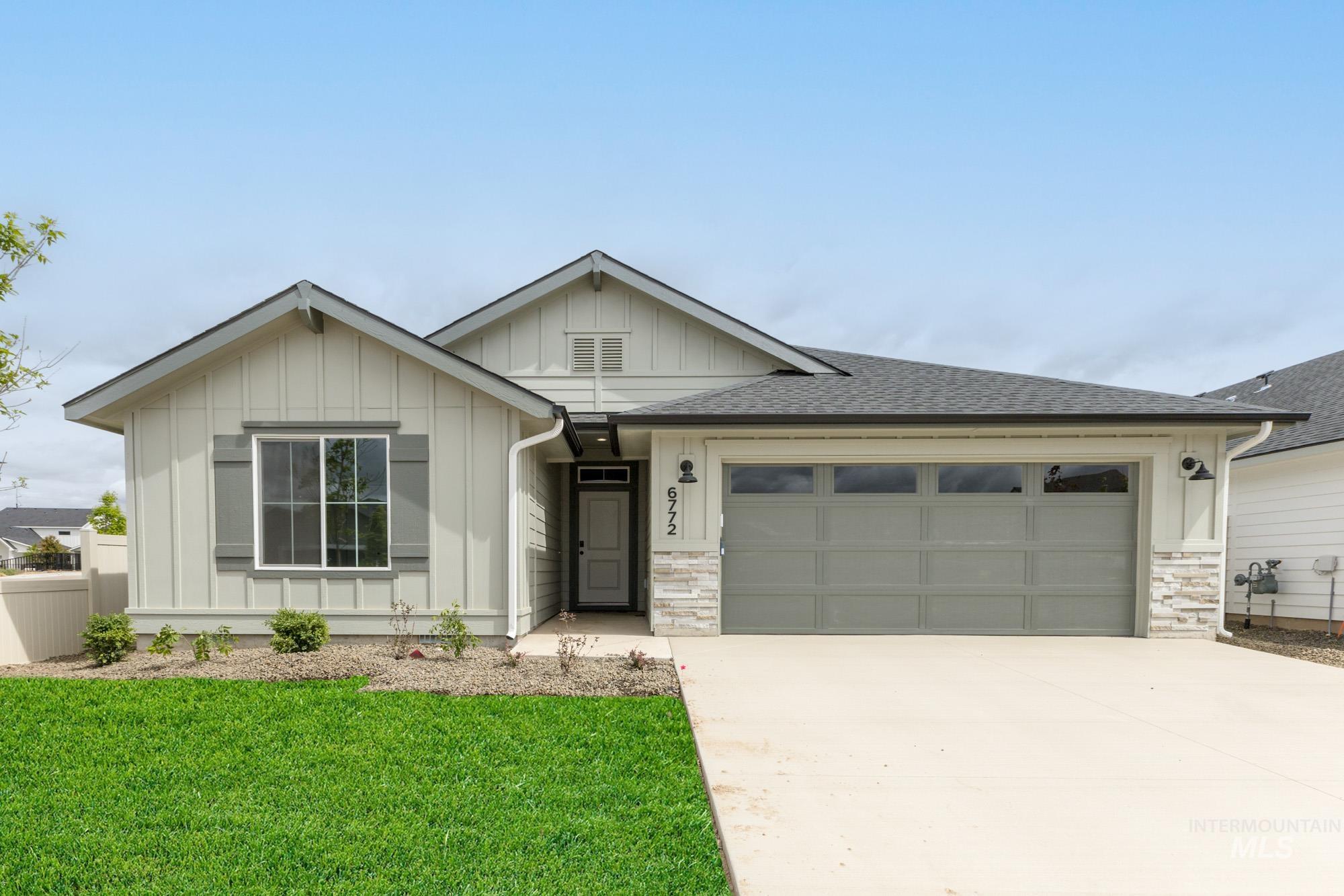 6772 W Plateau Creek Dr Property Photo 1