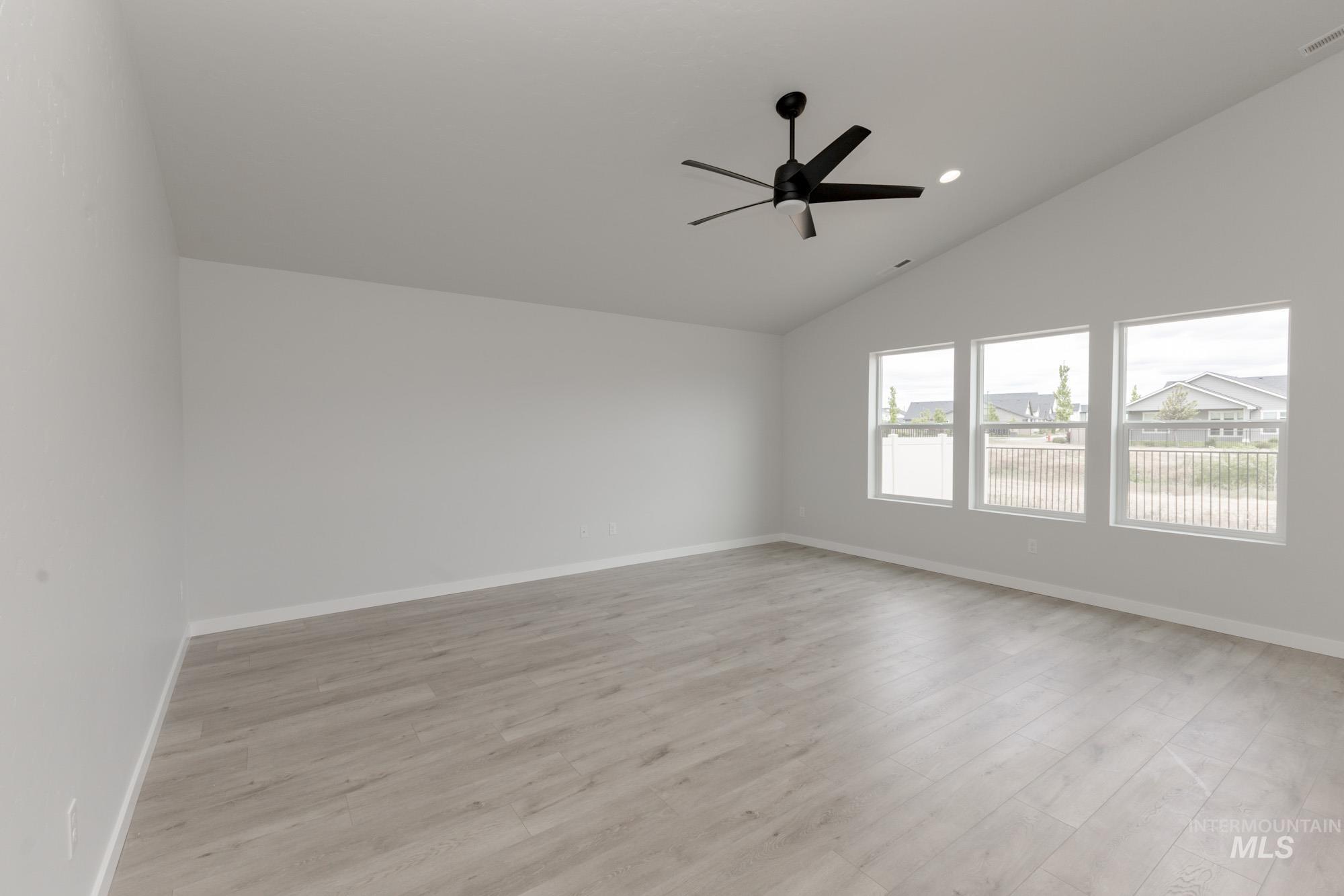 6772 W Plateau Creek Dr Property Photo 7