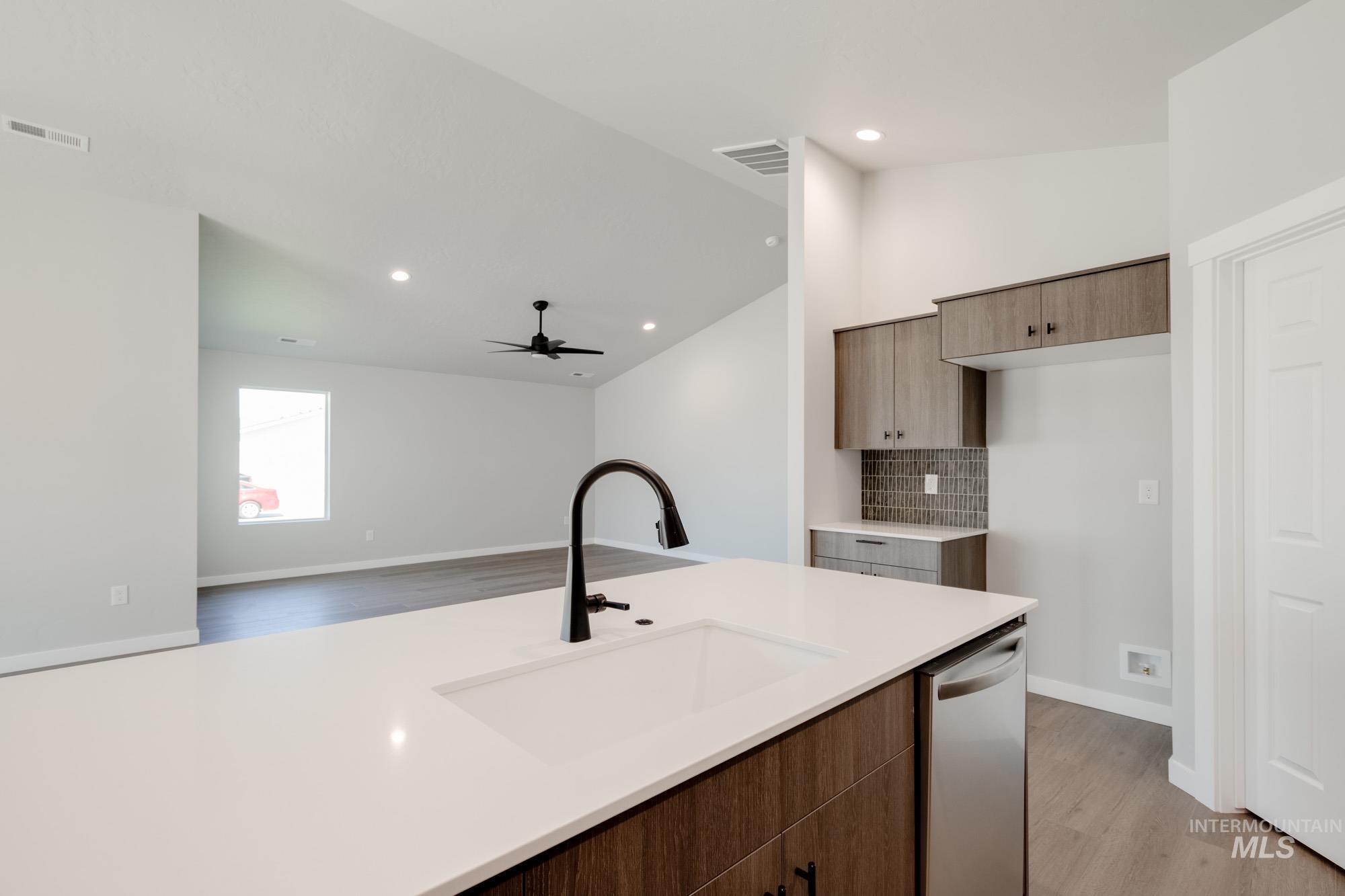 11129 Canvas St Property Photo 6