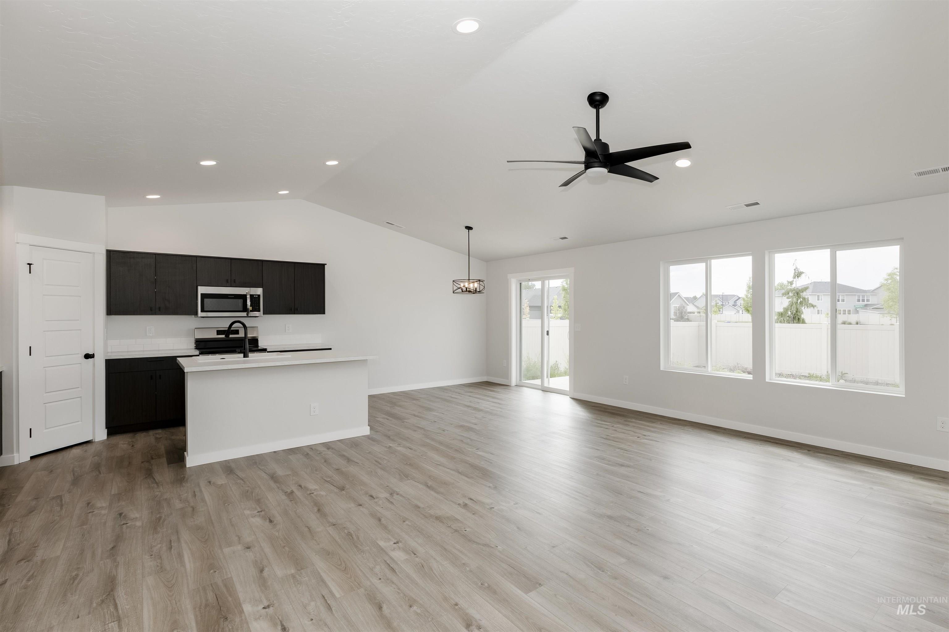 17586 N Window Peak Way Property Photo 8