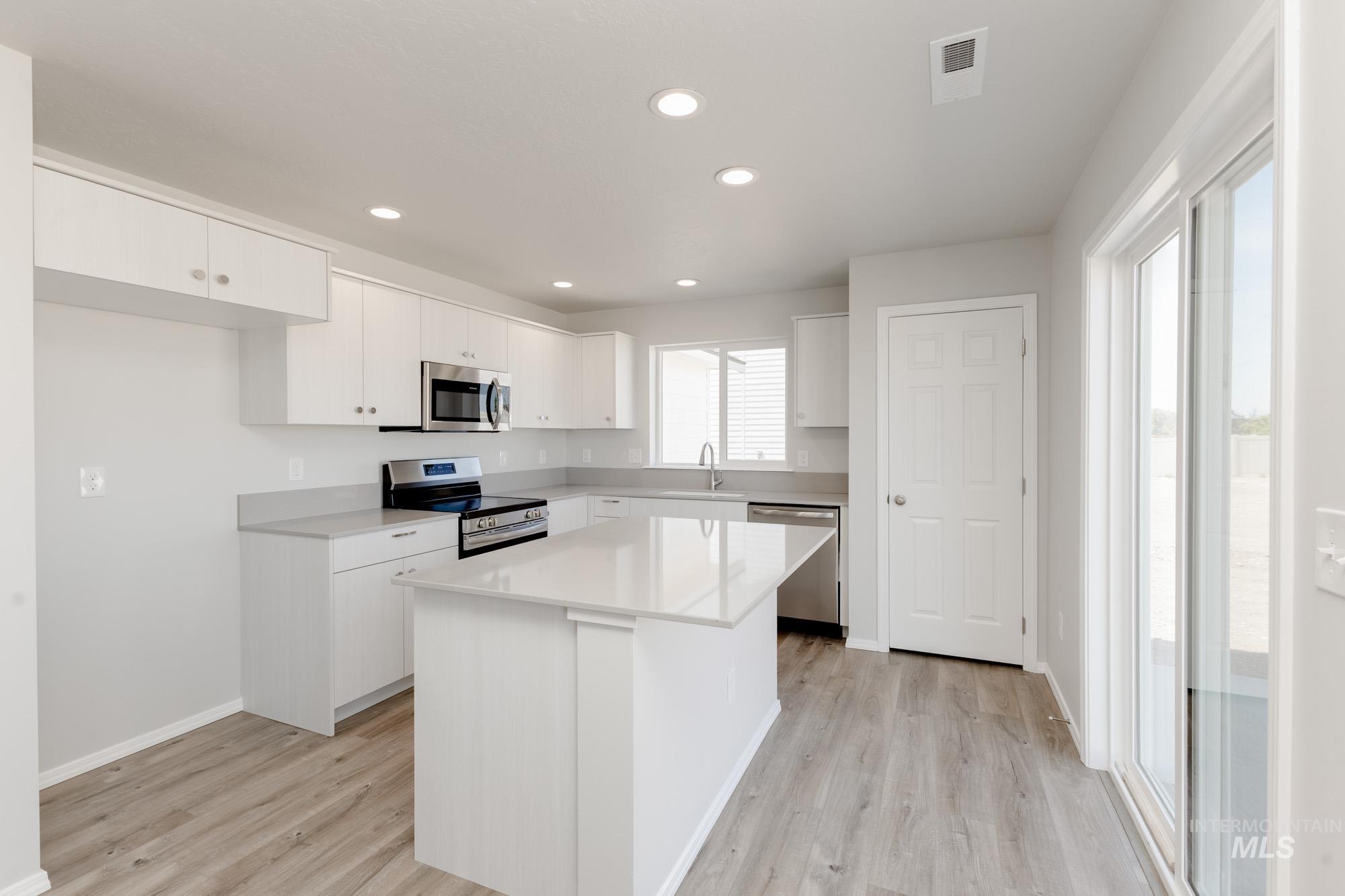 5209 Malachite St Property Photo 3