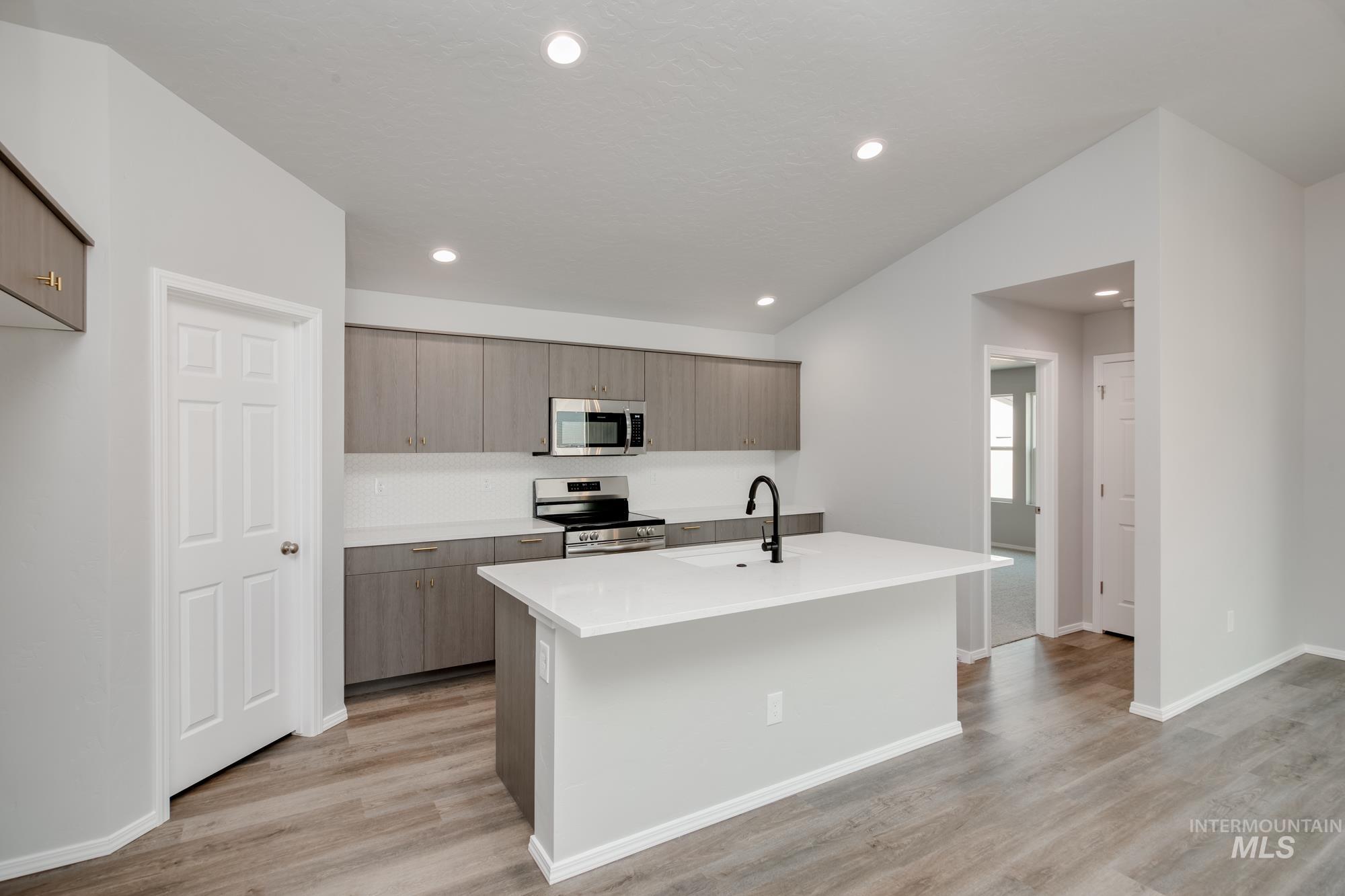 5213 Malachite St Property Photo 3