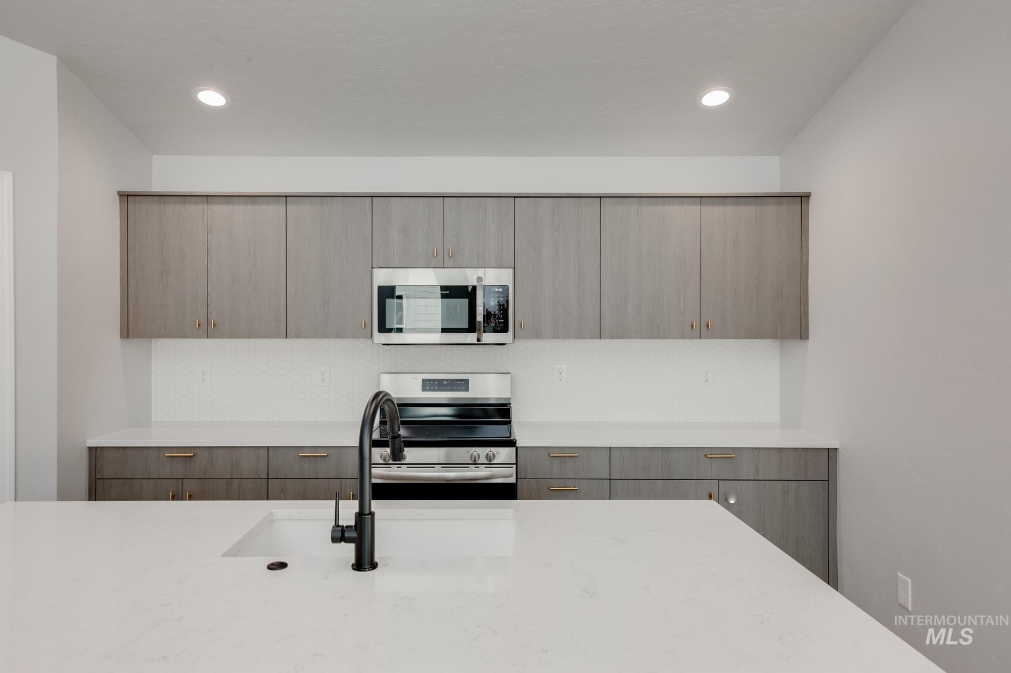 5213 Malachite St Property Photo 4