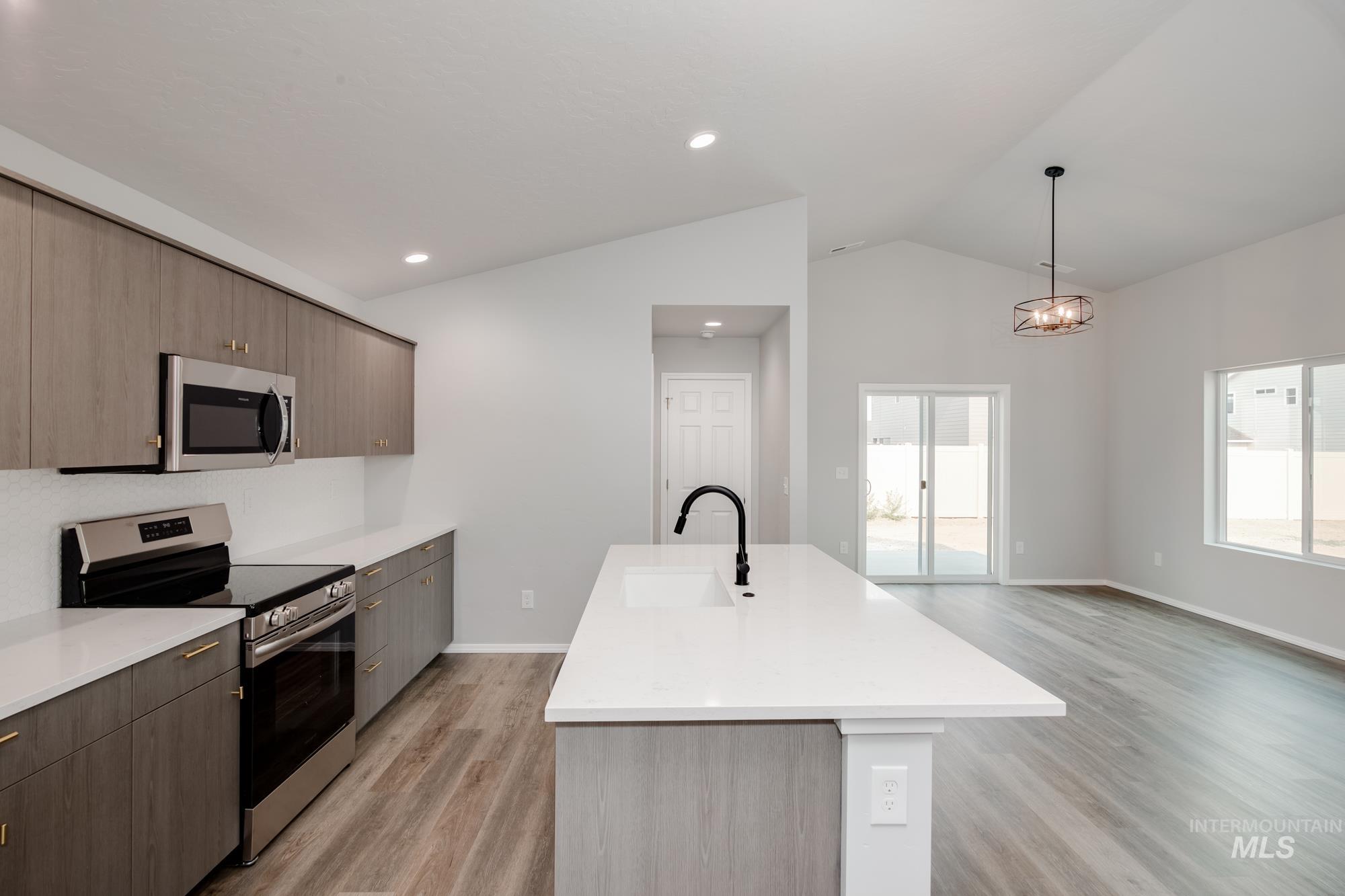 5213 Malachite St Property Photo 5