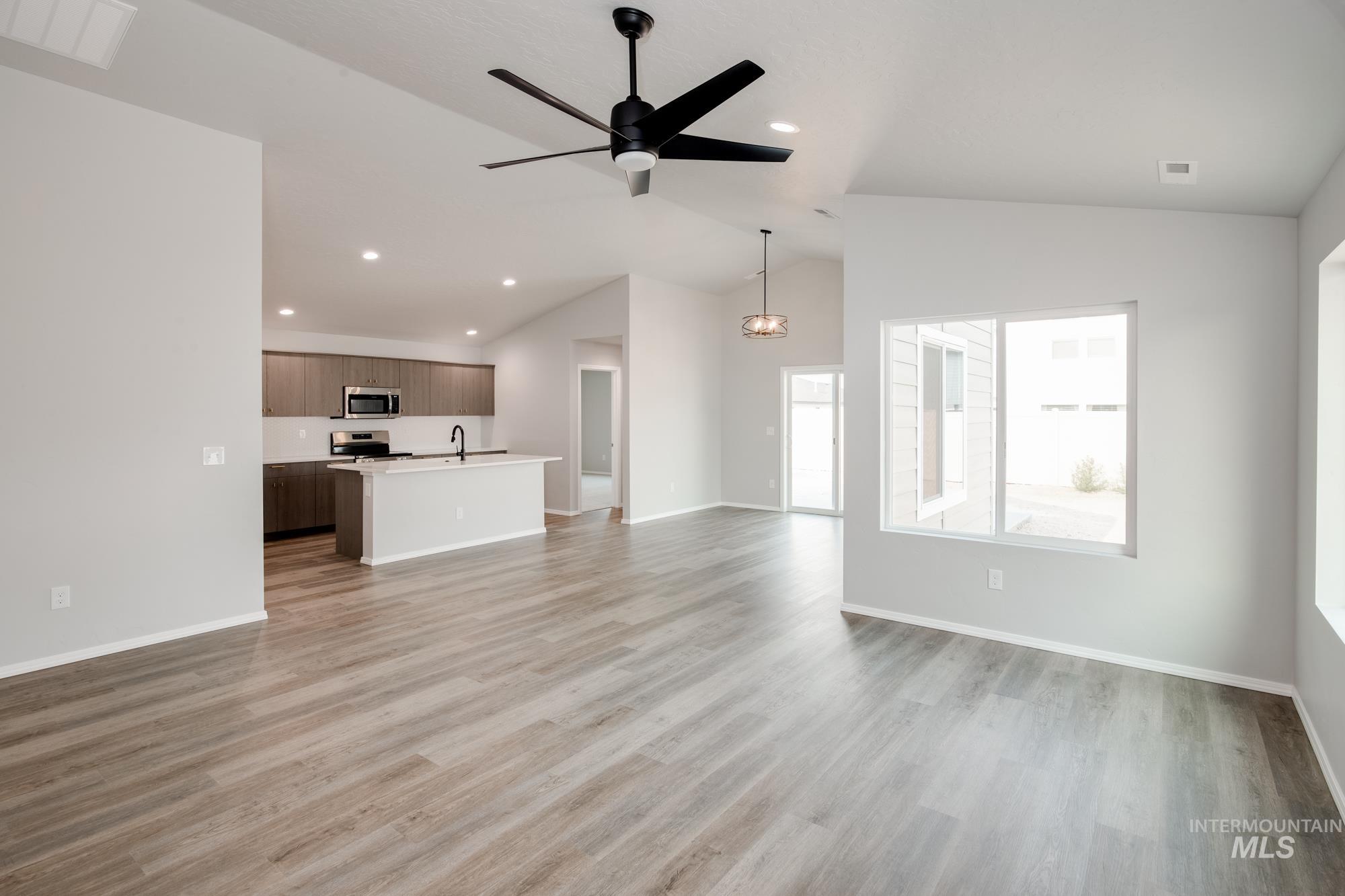 5213 Malachite St Property Photo 9