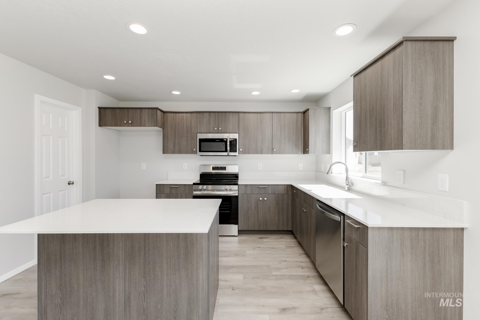 5008 Blue Silver St Property Photo 3