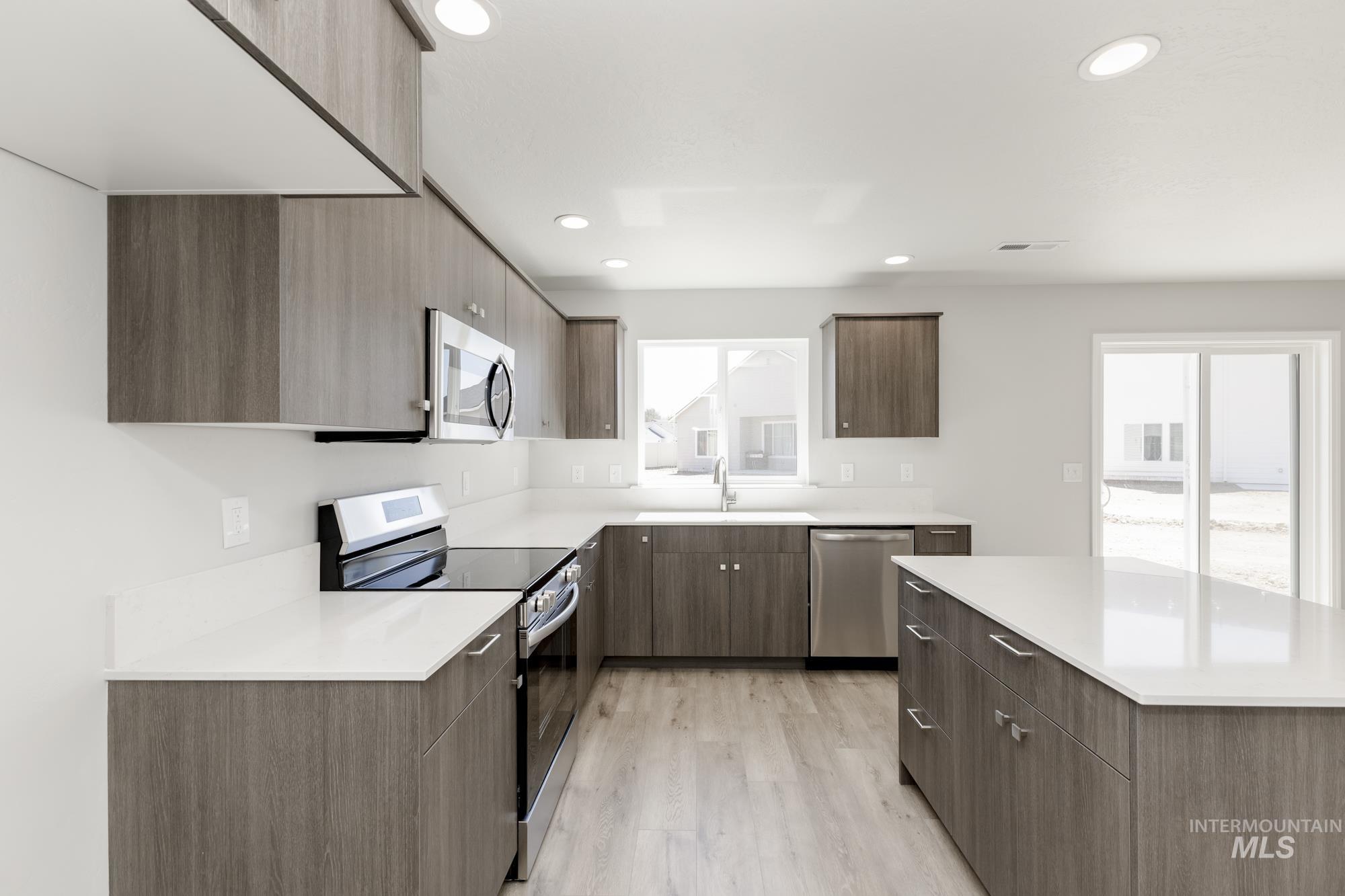 5008 Blue Silver St Property Photo 4