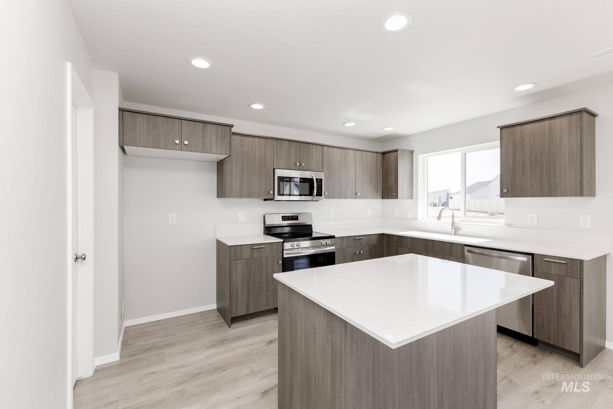 5008 Blue Silver St Property Photo 5