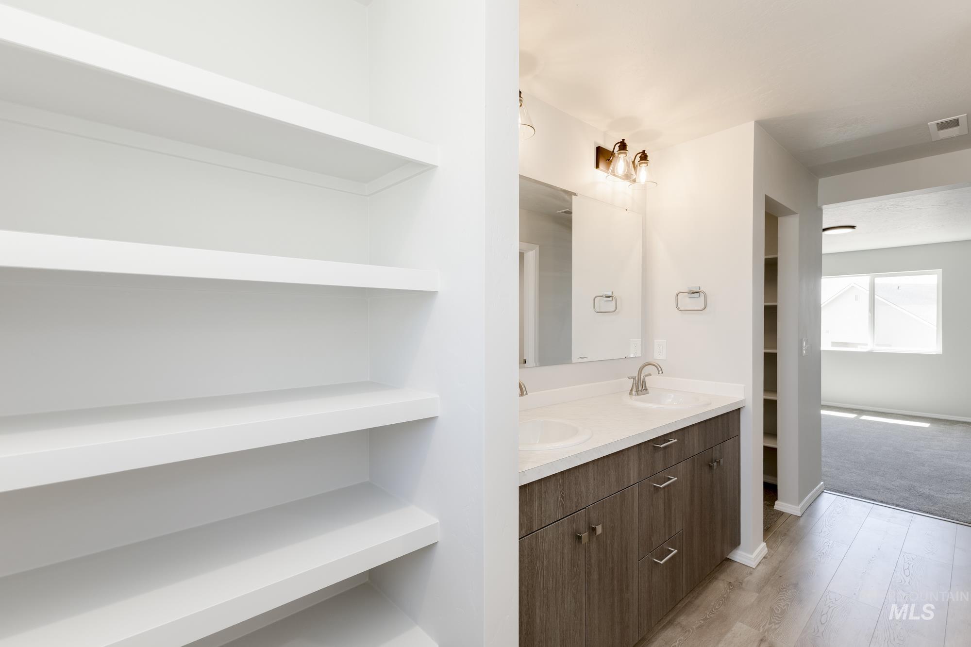 5008 Blue Silver St Property Photo 24