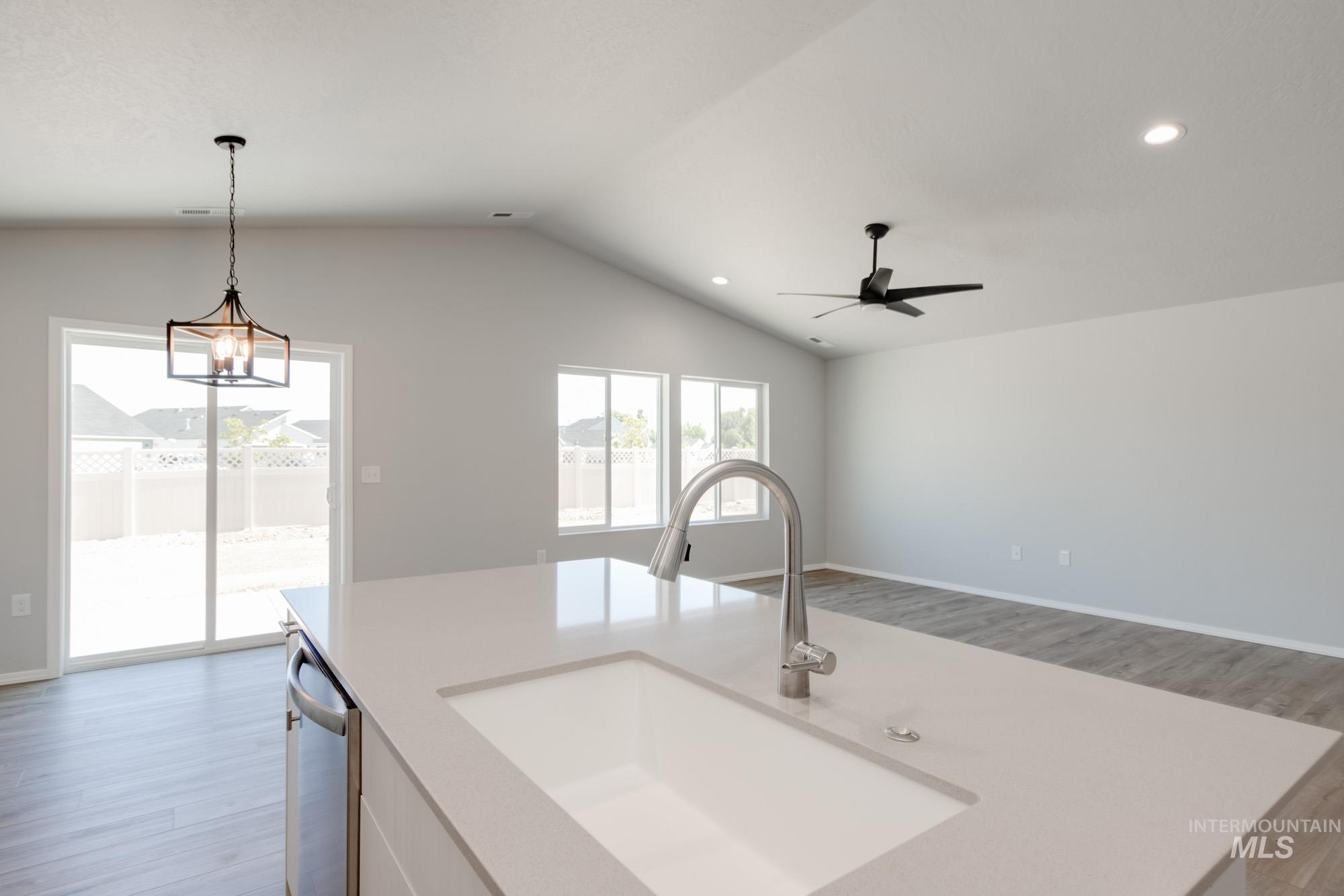 220 Idalou Way Property Photo 8