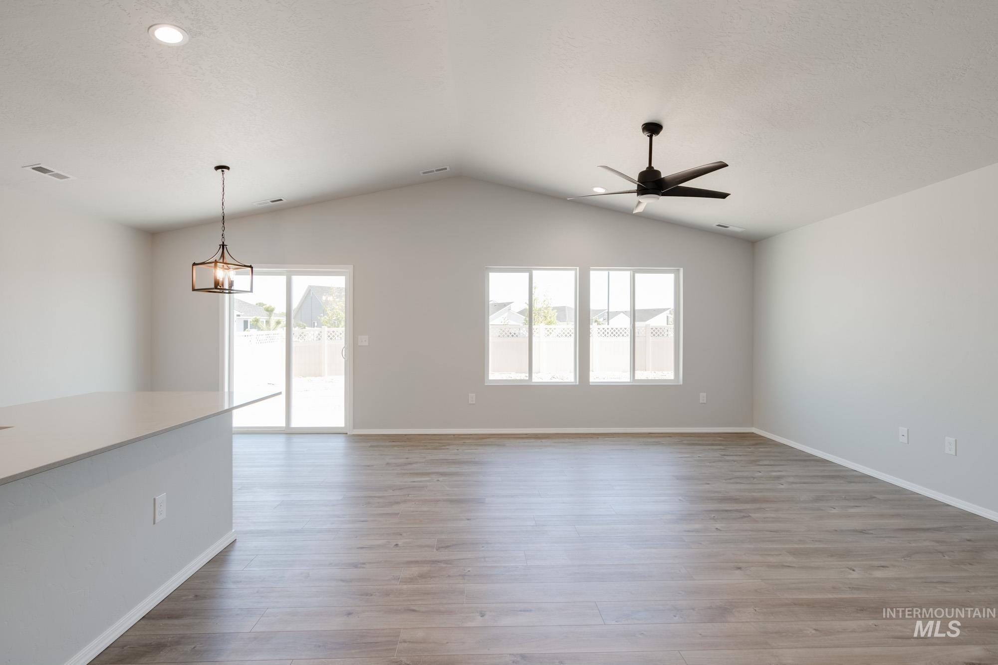 220 Idalou Way Property Photo 10