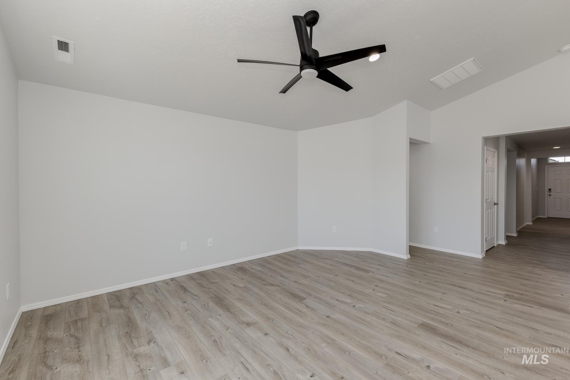 208 Idalou Way Property Photo 8