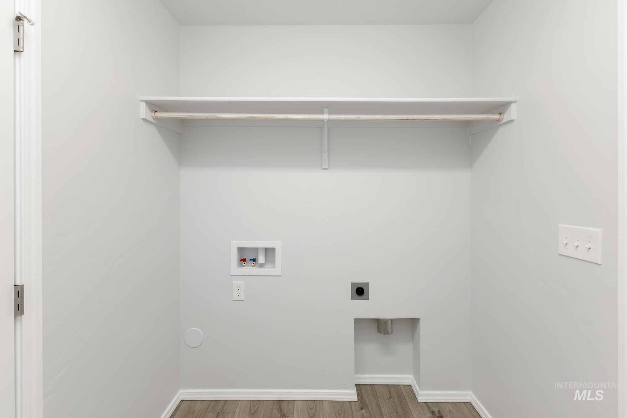 208 Idalou Way Property Photo 13