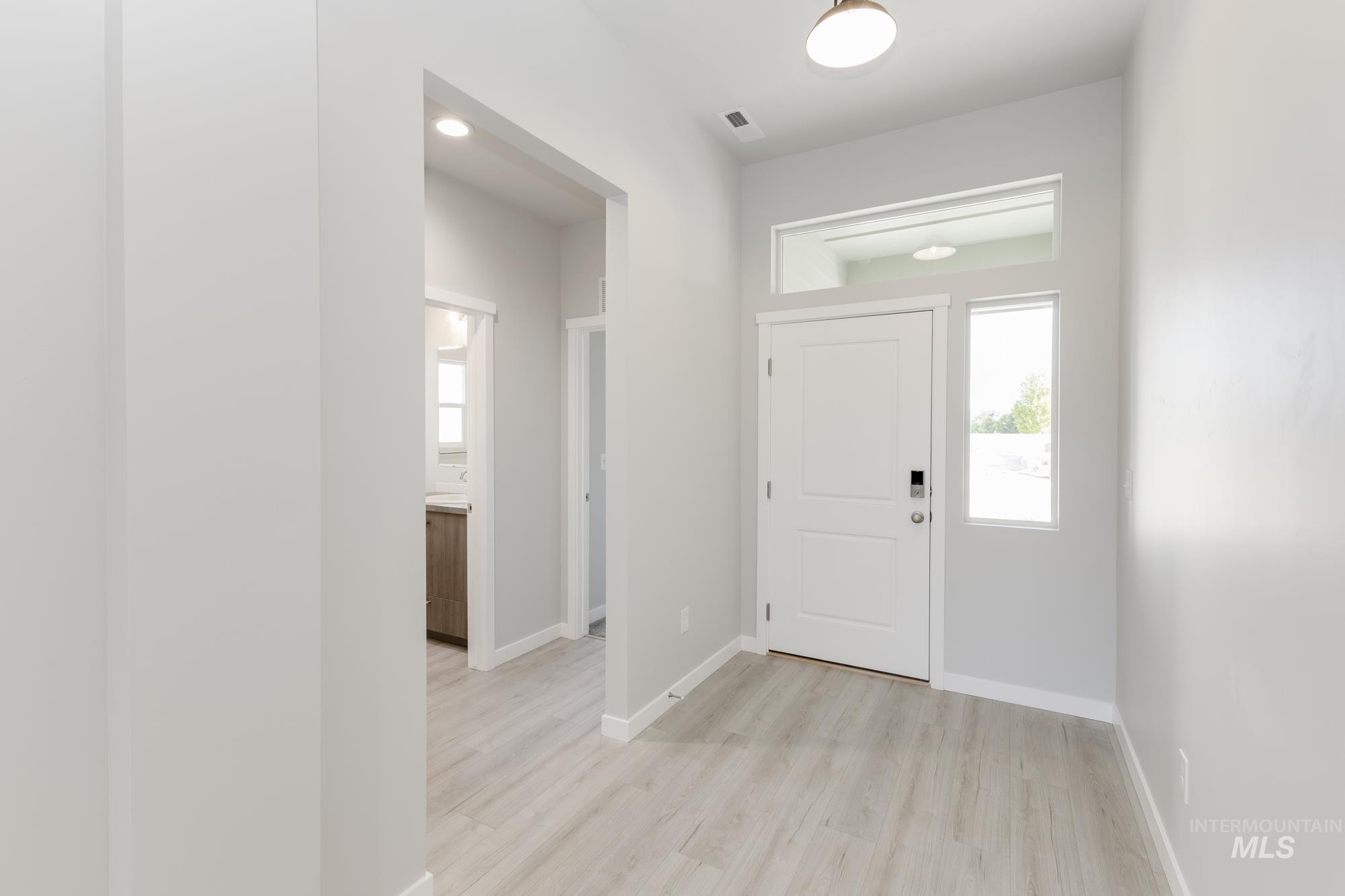 629 W Snowy Owl St Property Photo 3