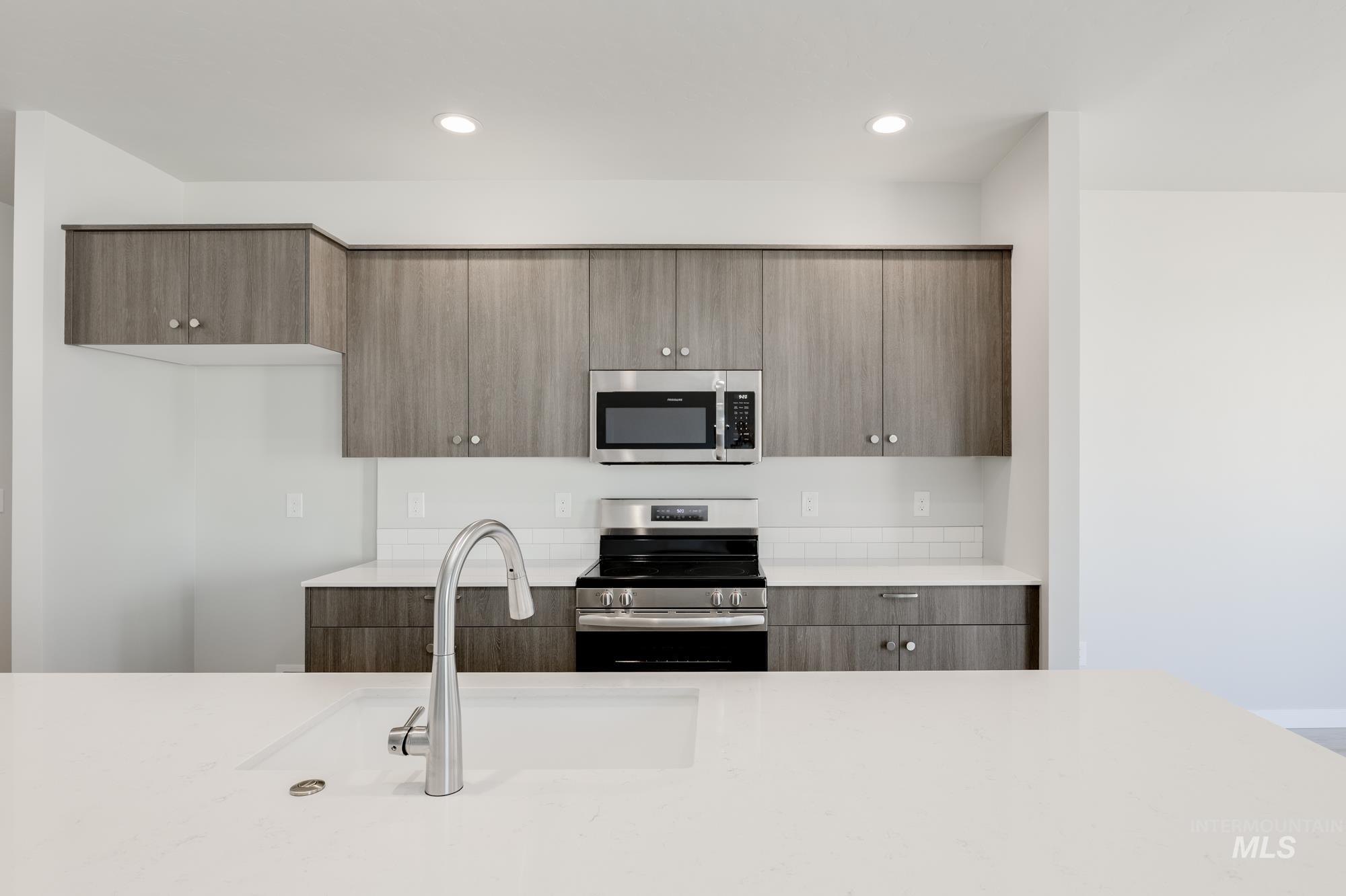 629 W Snowy Owl St Property Photo 5