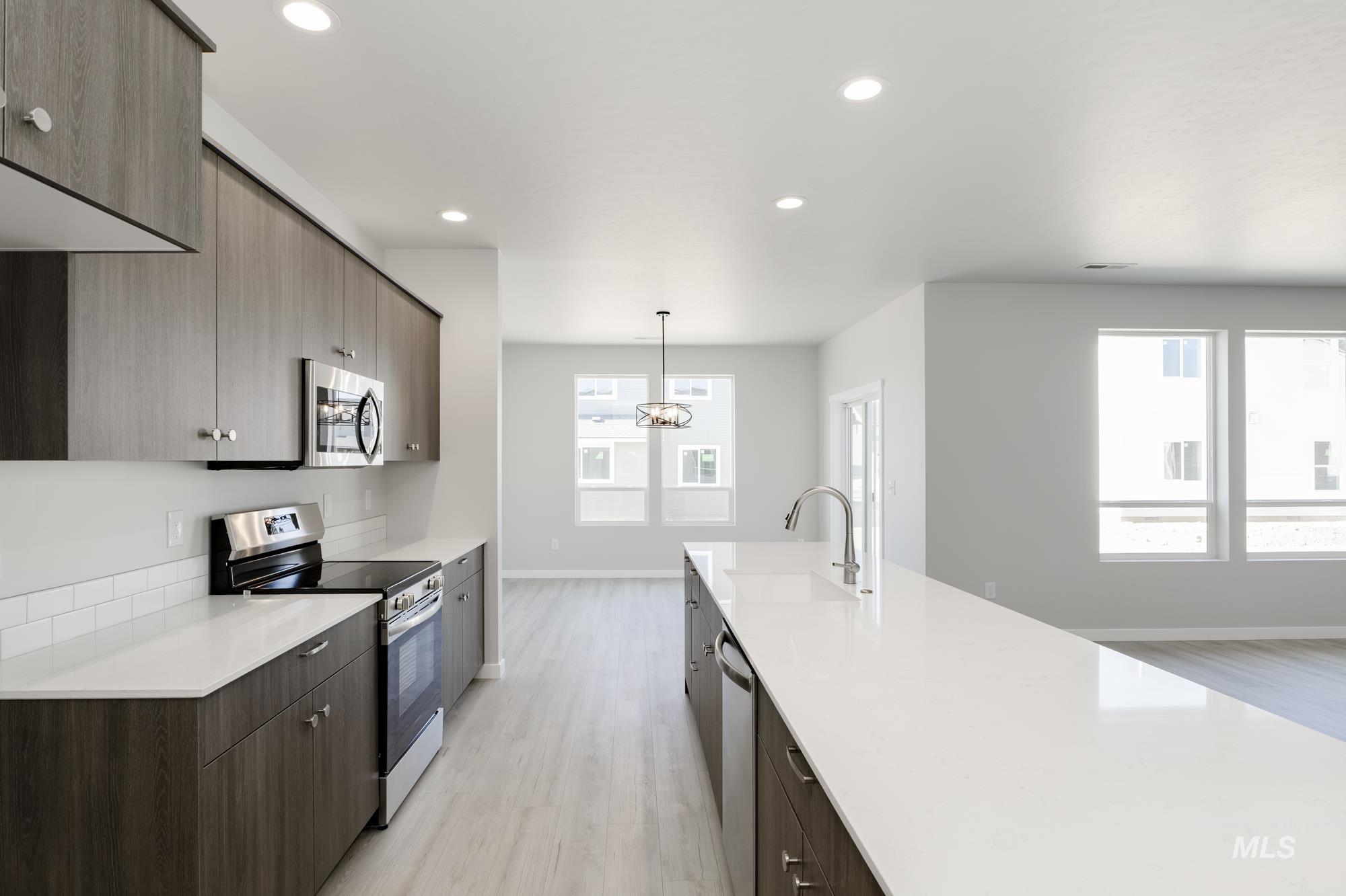 629 W Snowy Owl St Property Photo 6