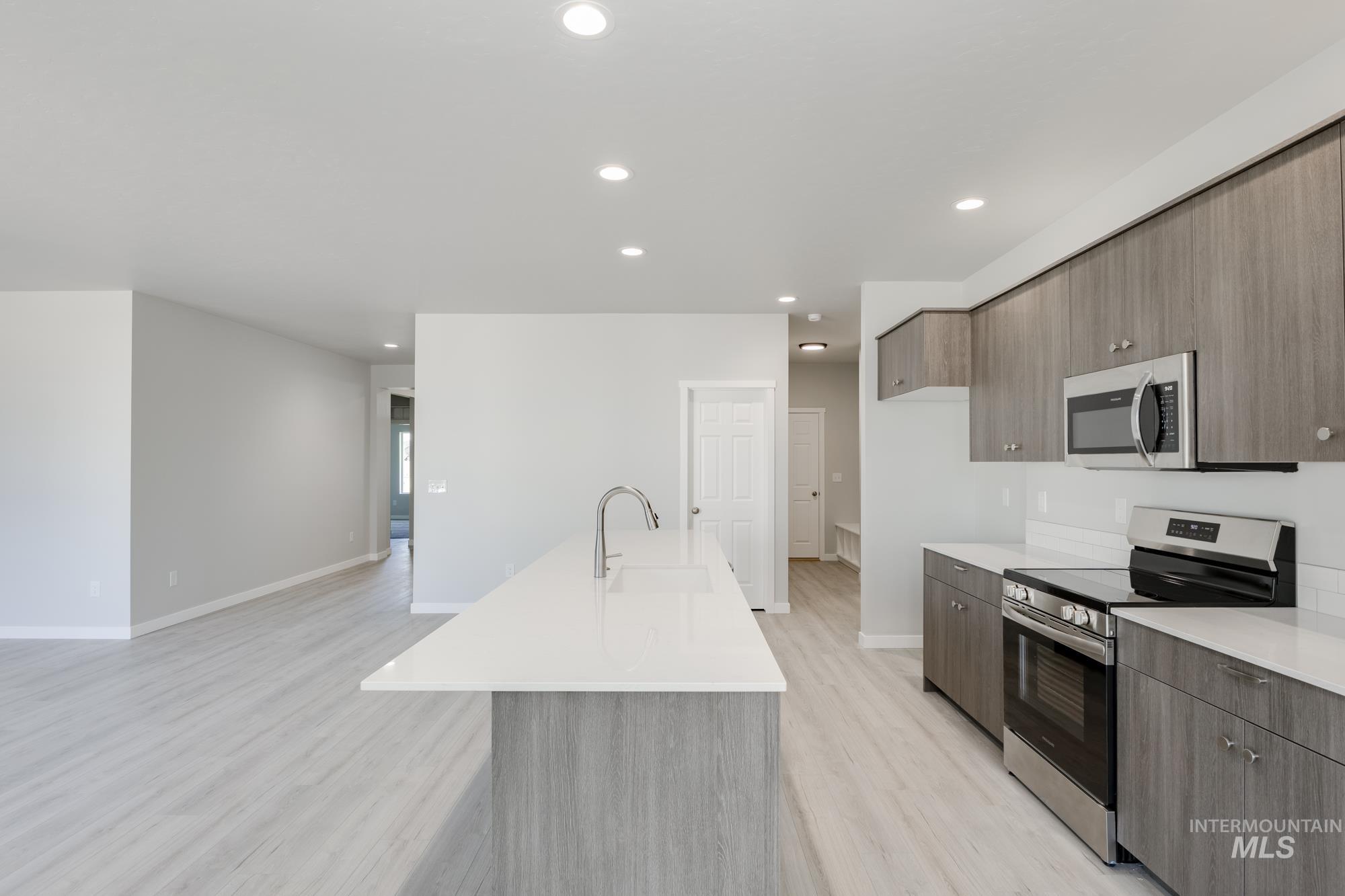 629 W Snowy Owl St Property Photo 7