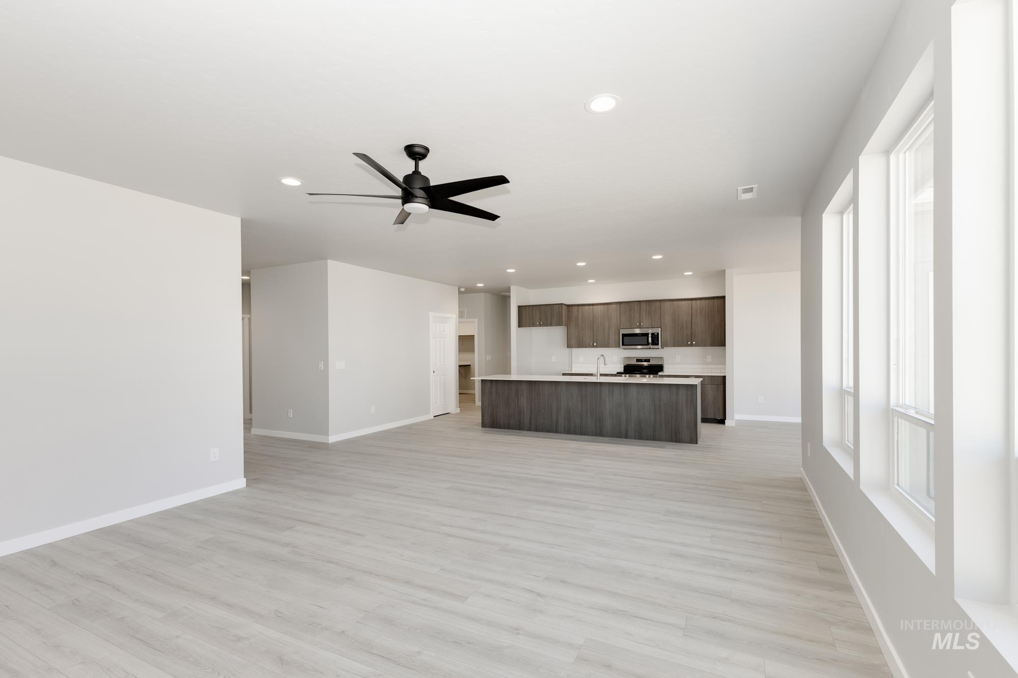 629 W Snowy Owl St Property Photo 8