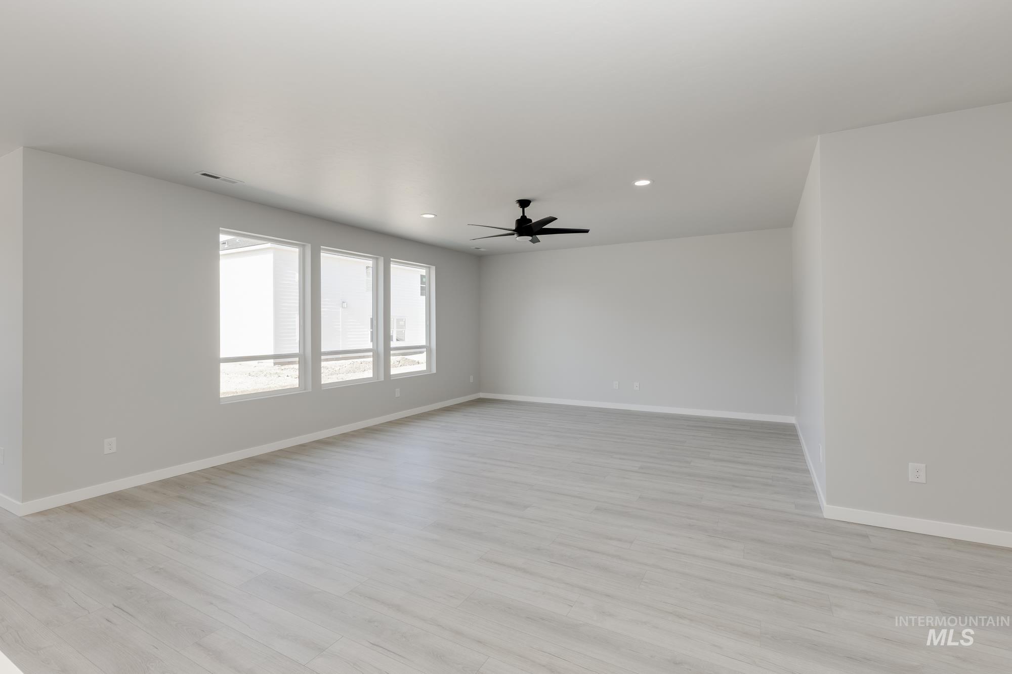 629 W Snowy Owl St Property Photo 9