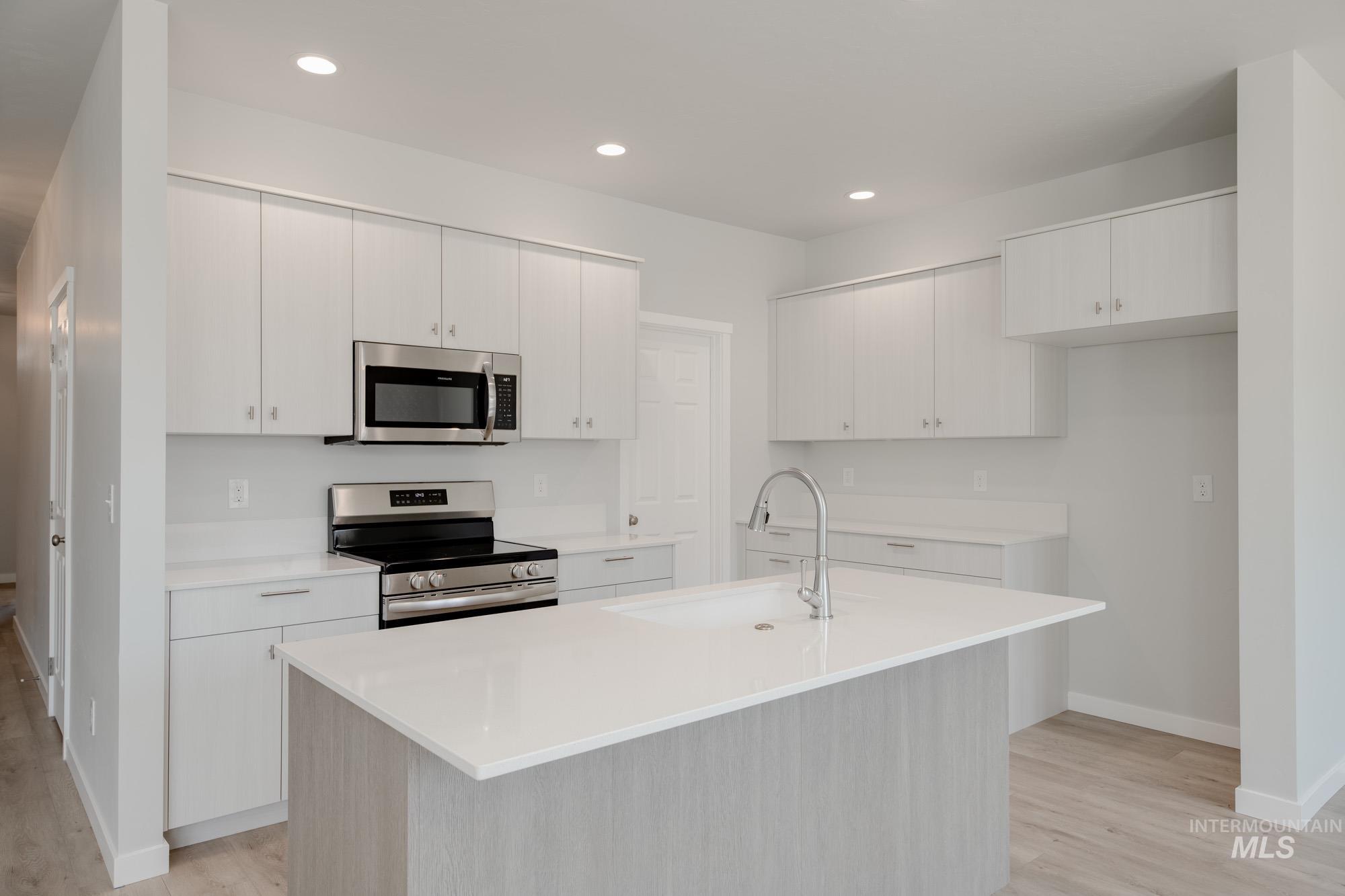 611 W Snowy Owl St Property Photo 5