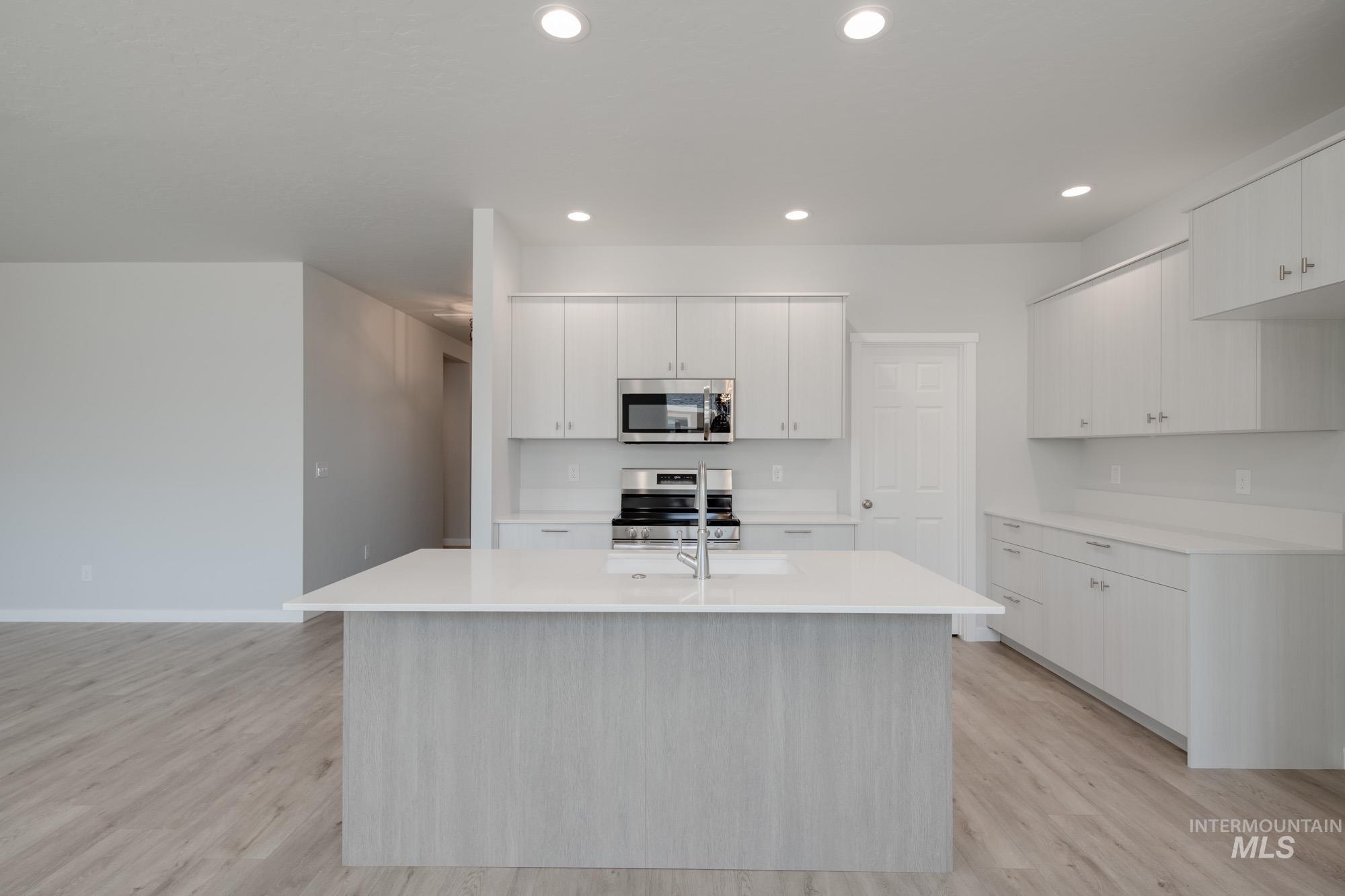 611 W Snowy Owl St Property Photo 7