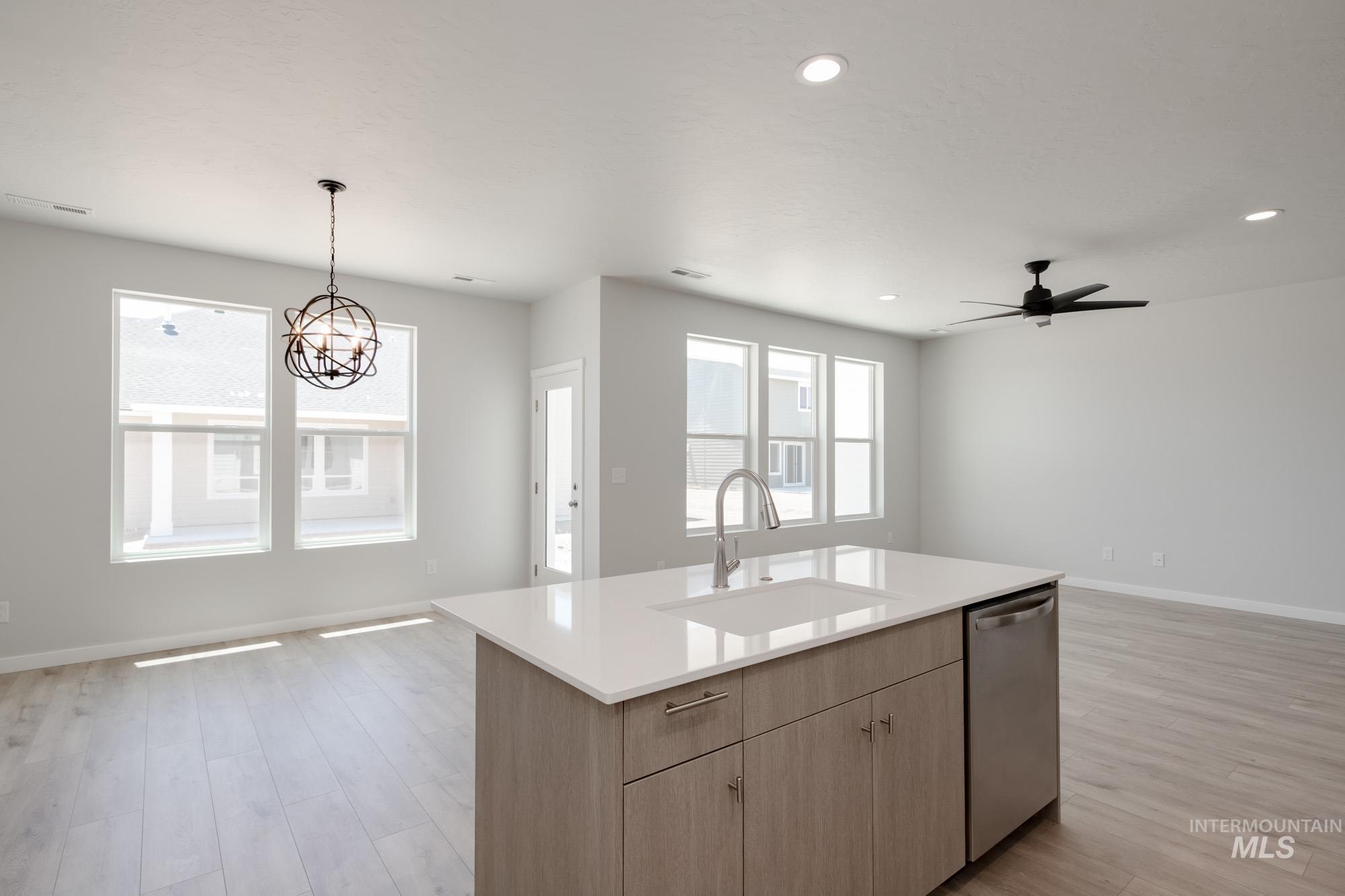 611 W Snowy Owl St Property Photo 12