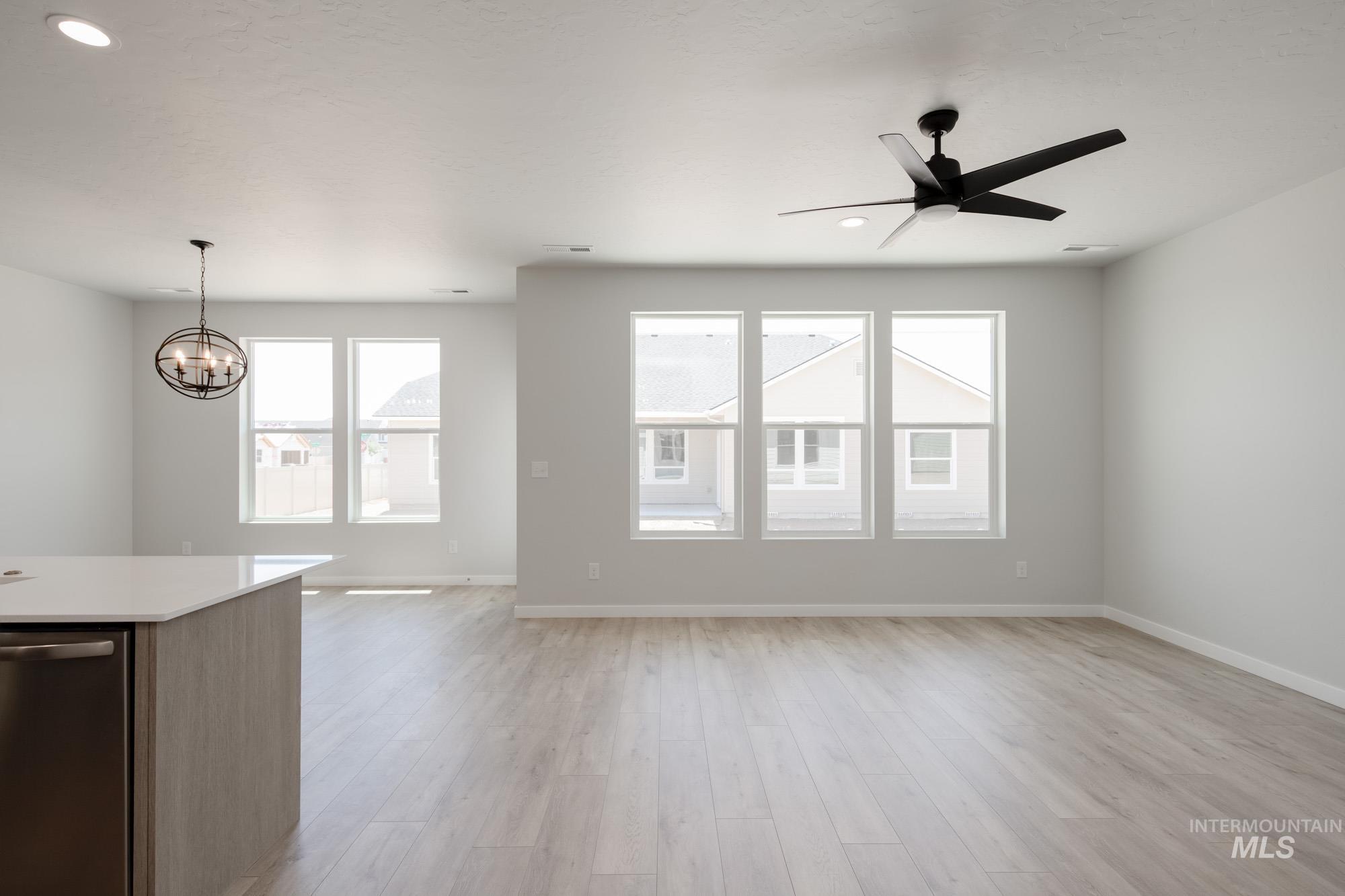 611 W Snowy Owl St Property Photo 13