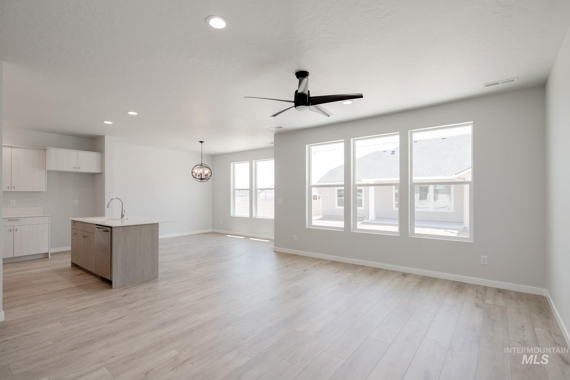 611 W Snowy Owl St Property Photo 14