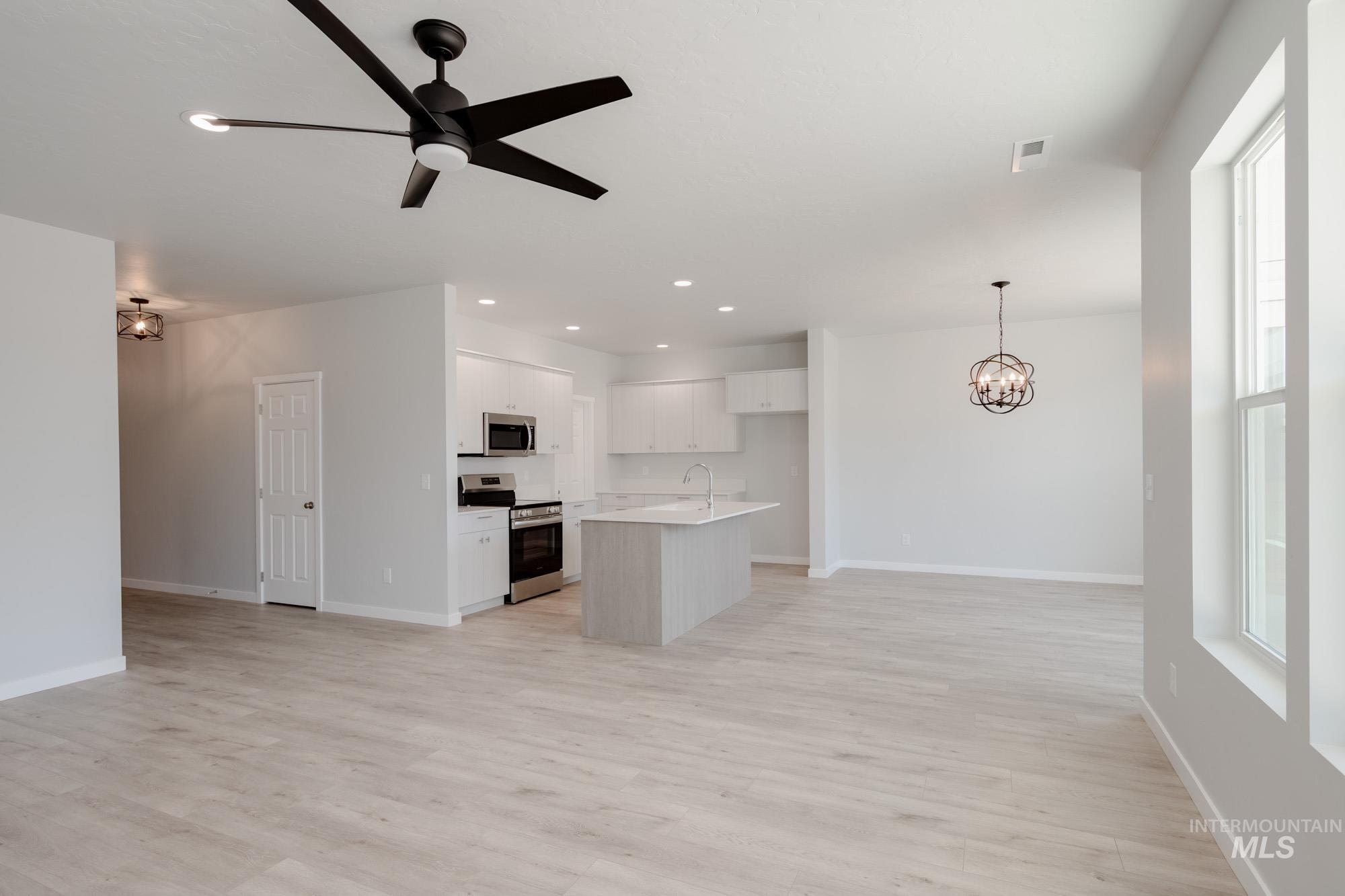 611 W Snowy Owl St Property Photo 16