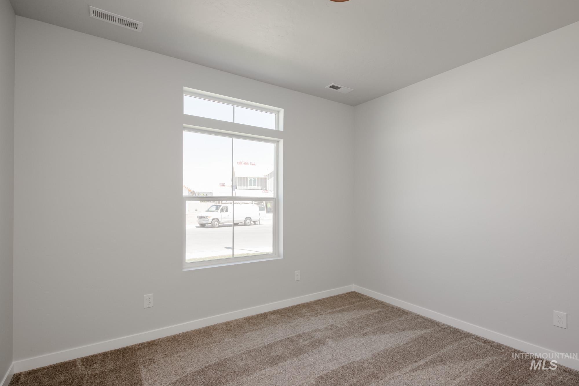 611 W Snowy Owl St Property Photo 18