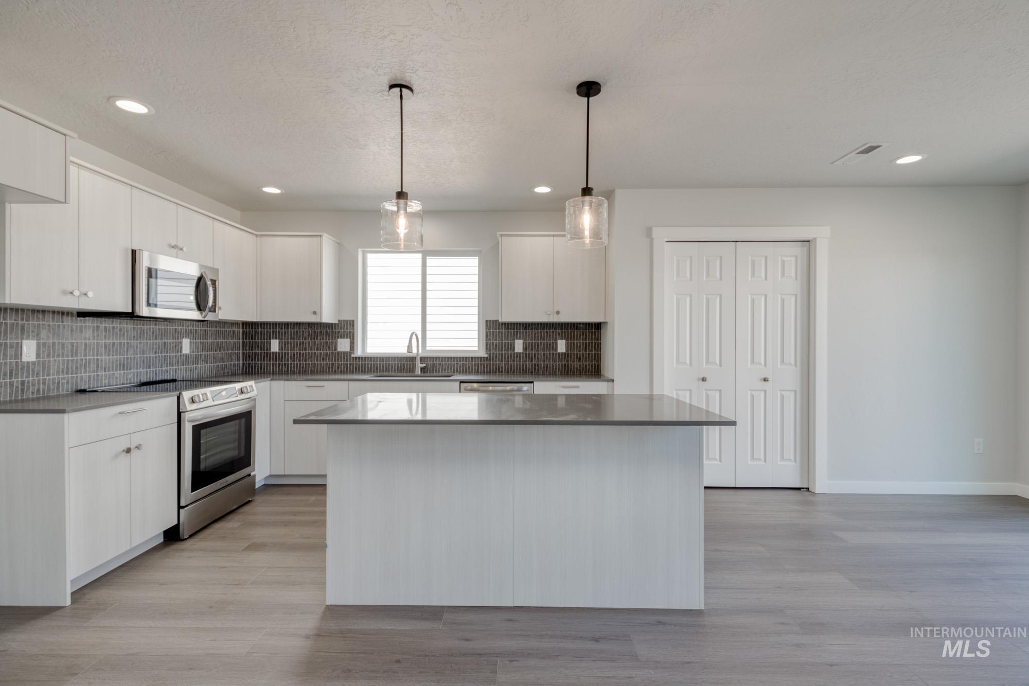 2884 W Animas Creek Dr Property Photo 4