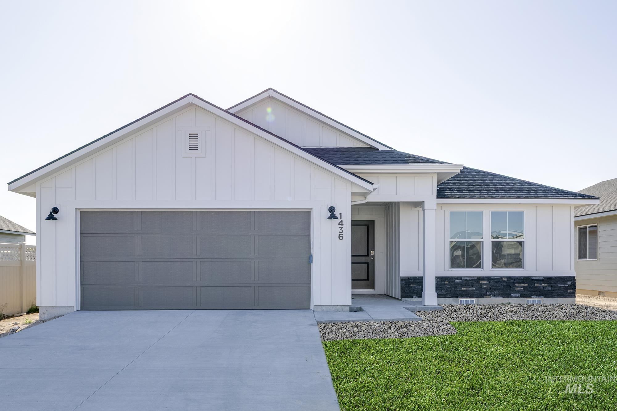 1436 N Coltsfoot Ave Property Photo 1