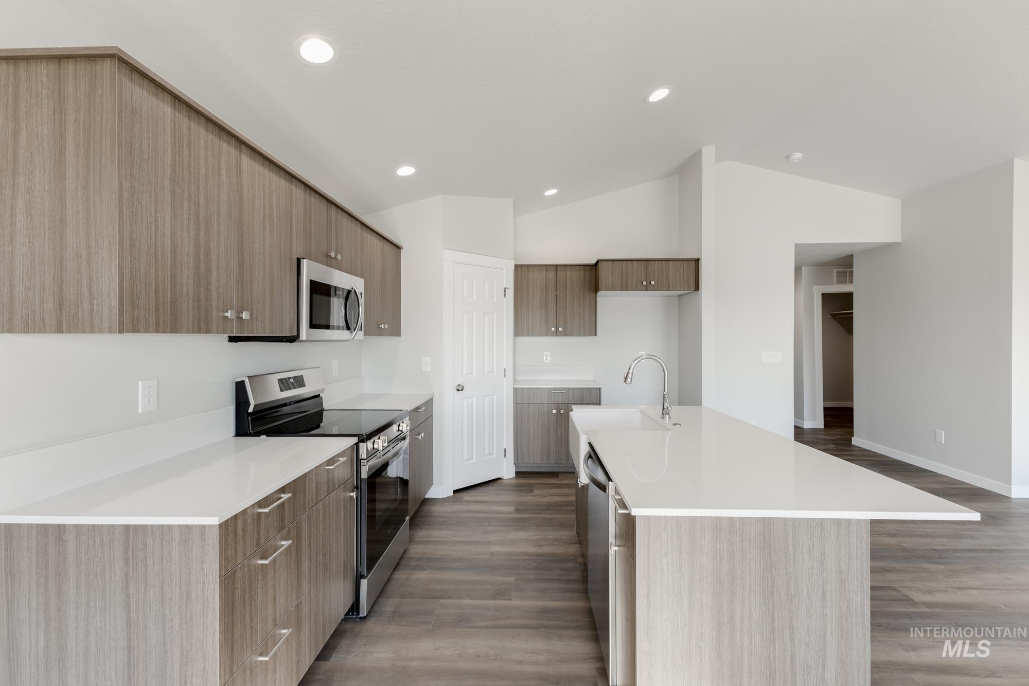 1436 N Coltsfoot Ave Property Photo 7