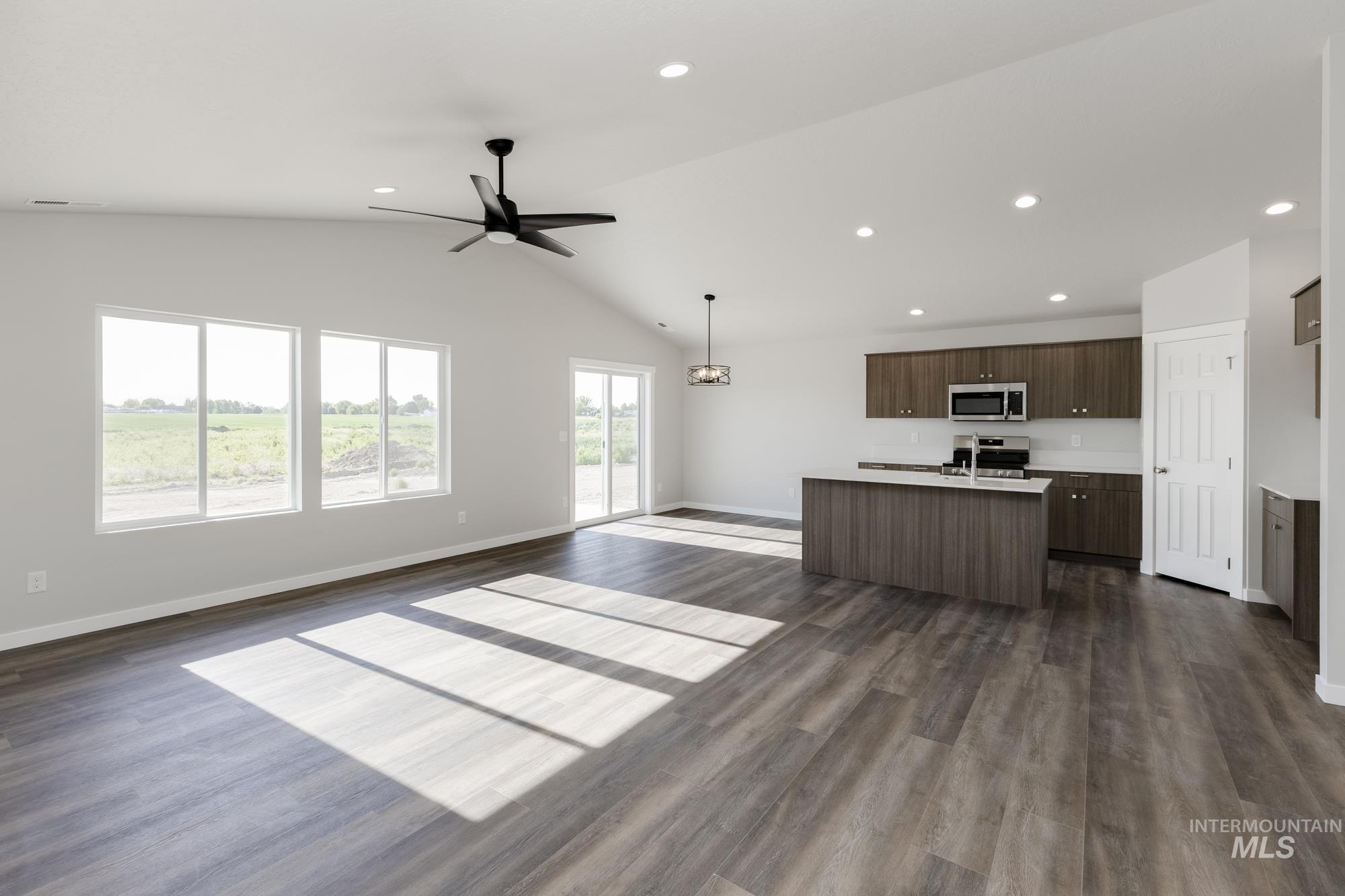 1436 N Coltsfoot Ave Property Photo 8