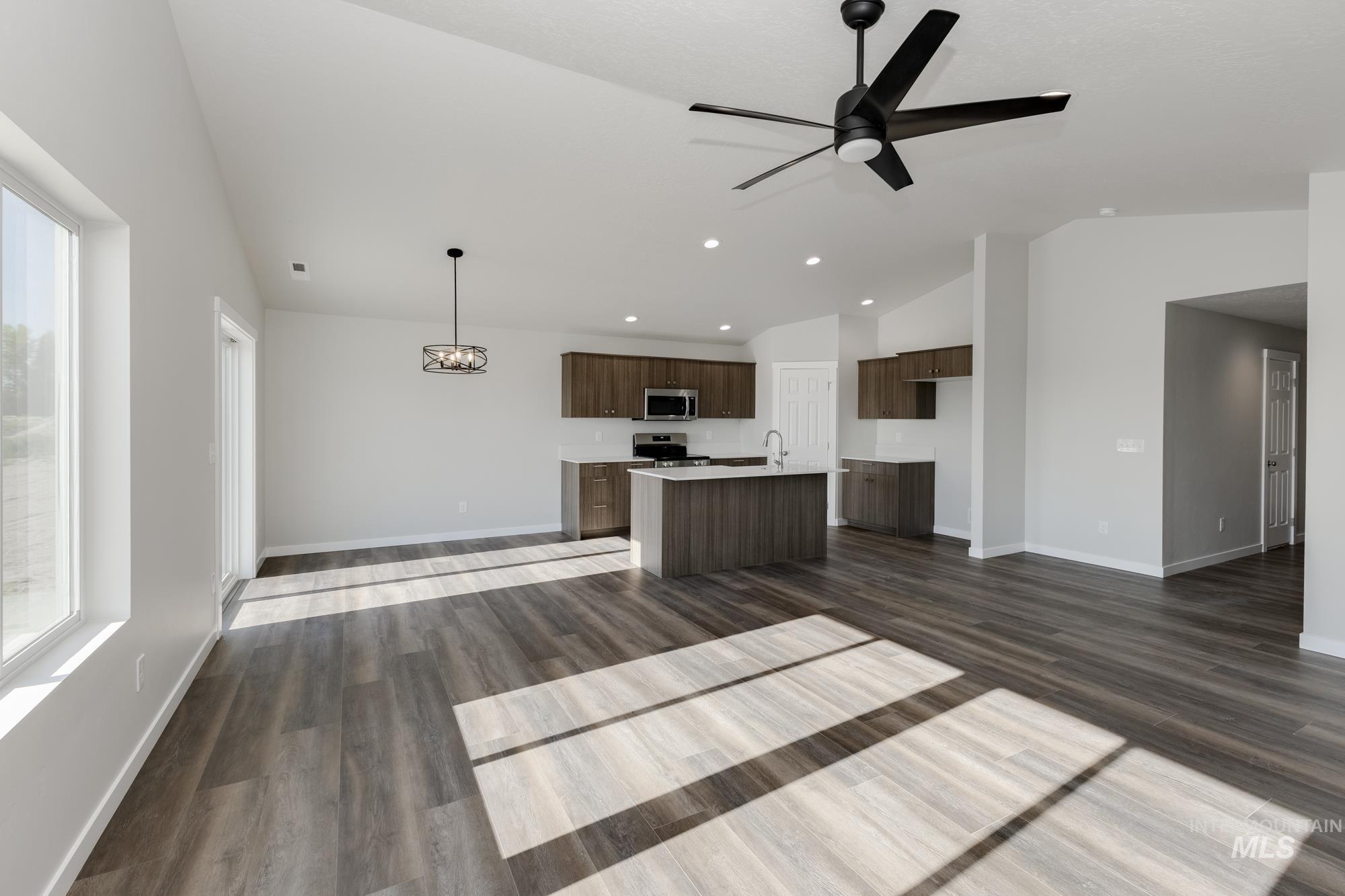 1436 N Coltsfoot Ave Property Photo 9