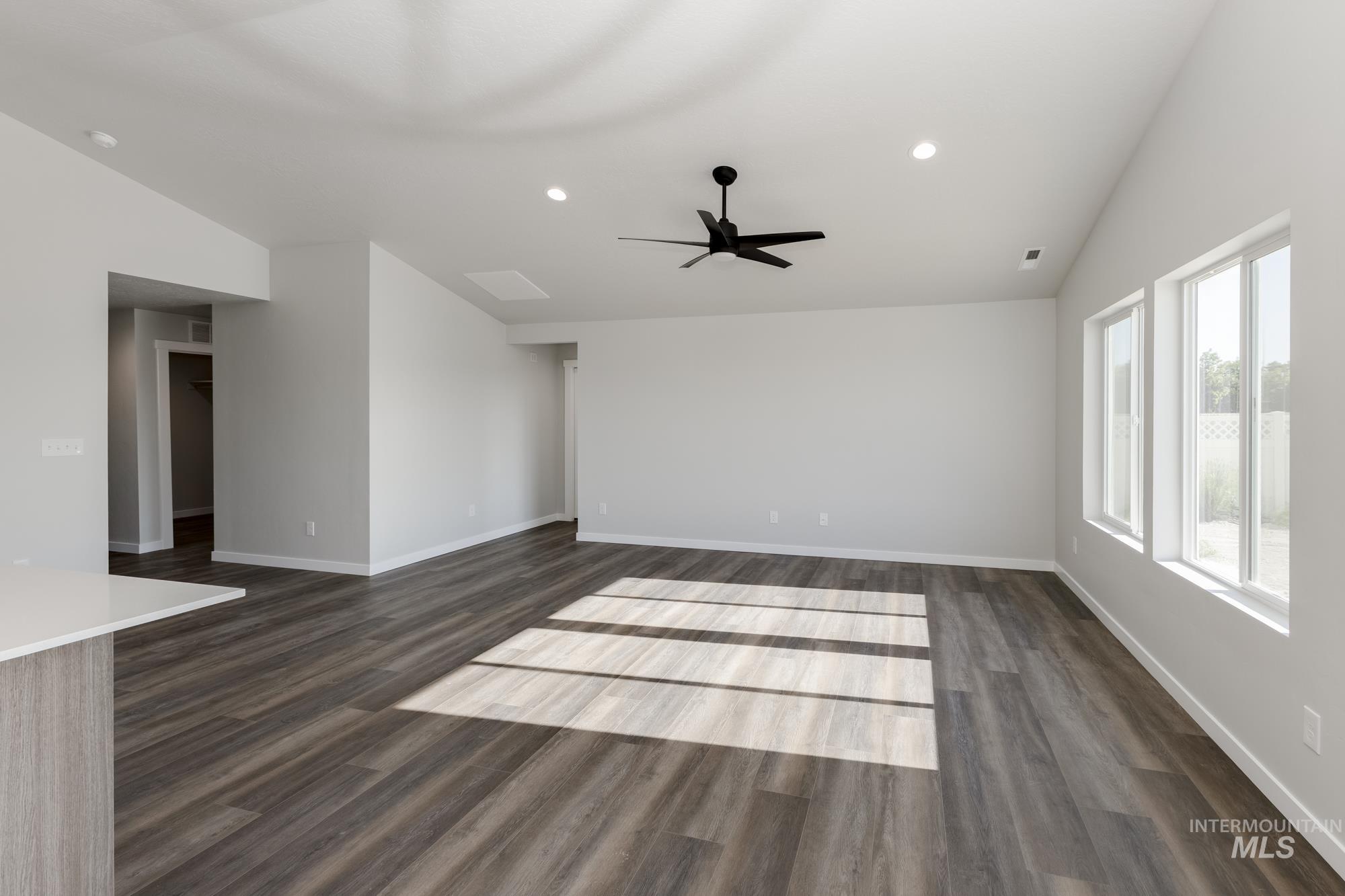 1436 N Coltsfoot Ave Property Photo 10