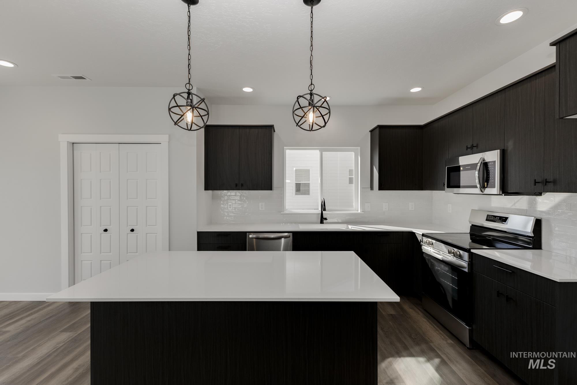 3018 N Star Garnet Way Property Photo 3