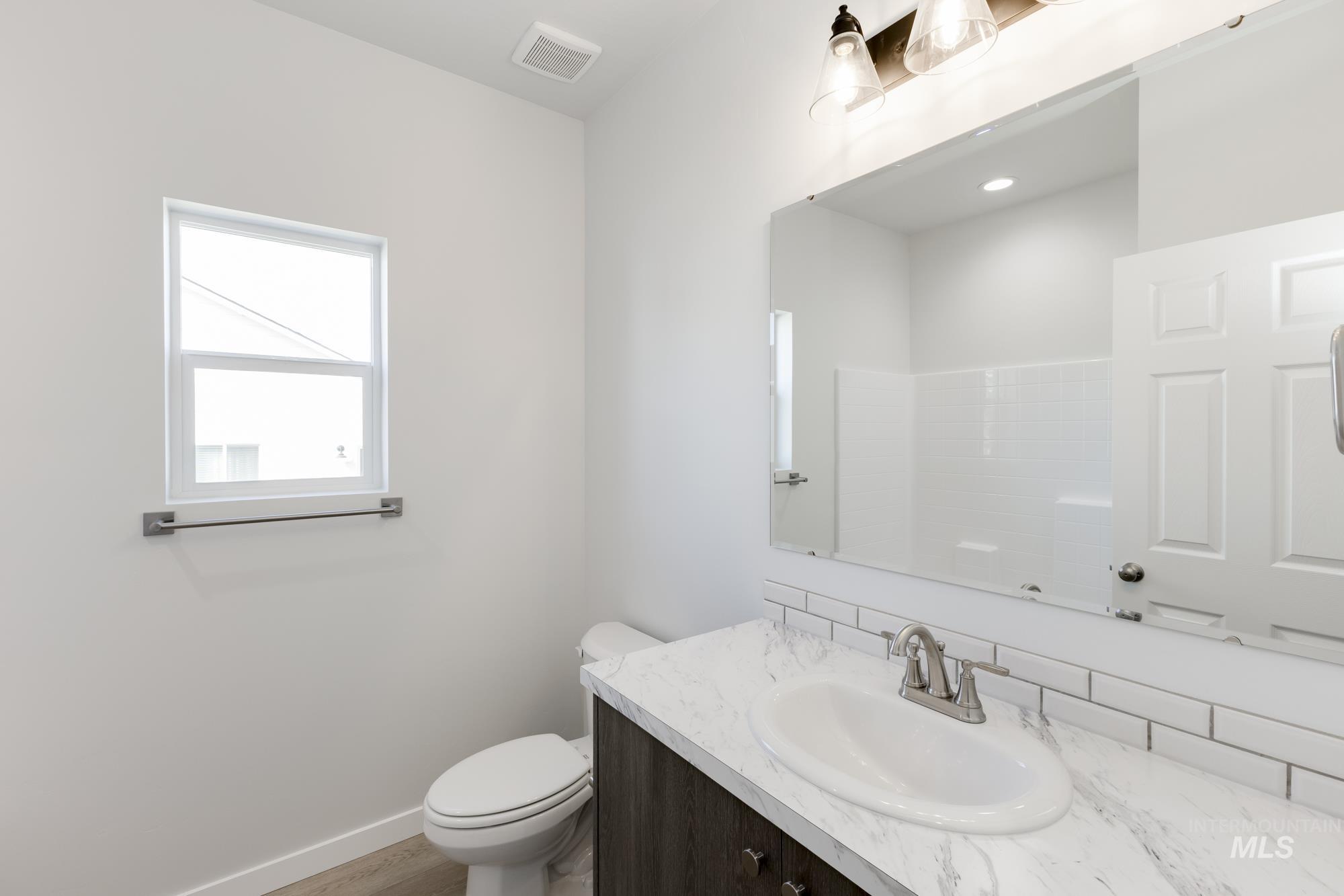 6676 S Warm Lake Ave Property Photo 11