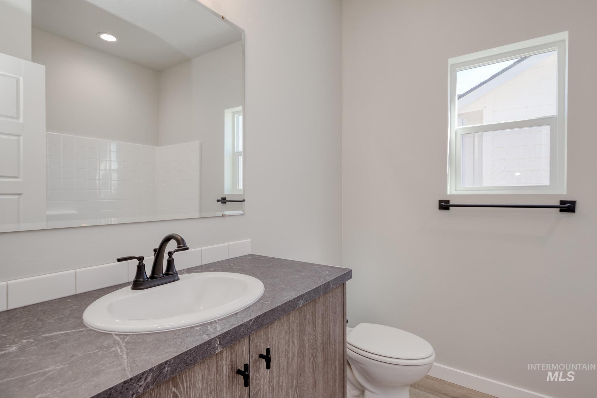 6676 S Warm Lake Ave Property Photo 15