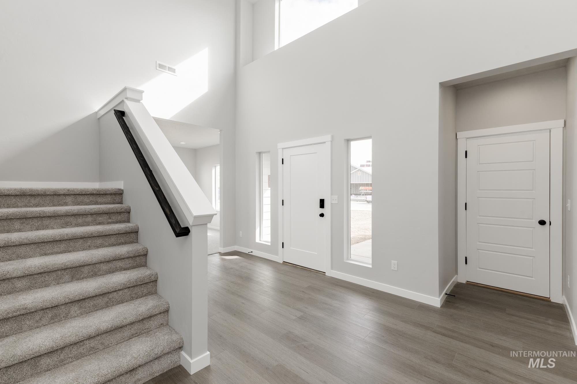 13726 Oliver Street Property Photo 3