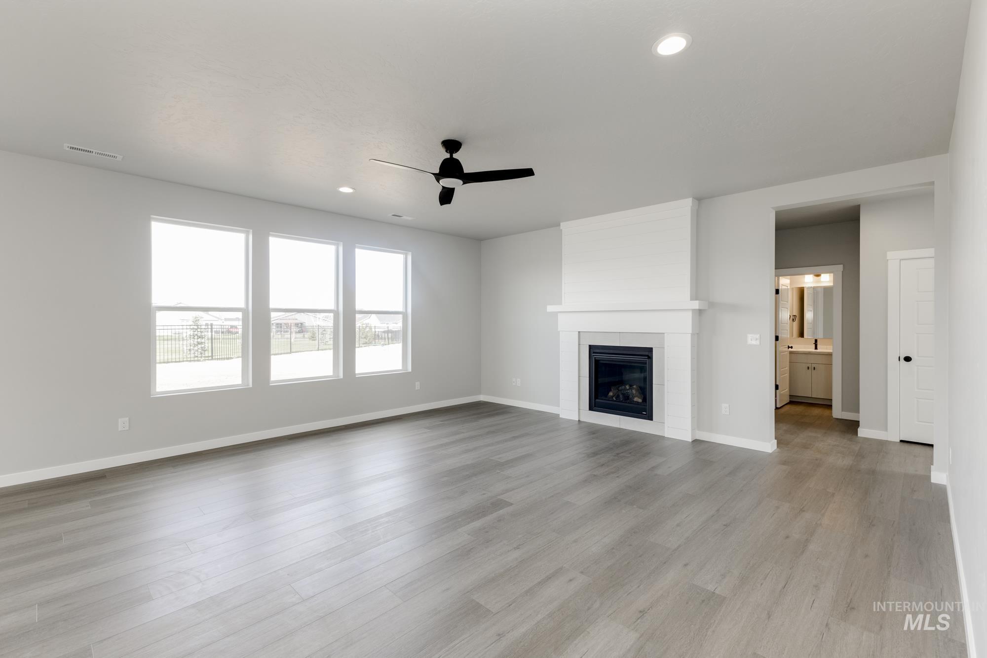 13726 Oliver Street Property Photo 9