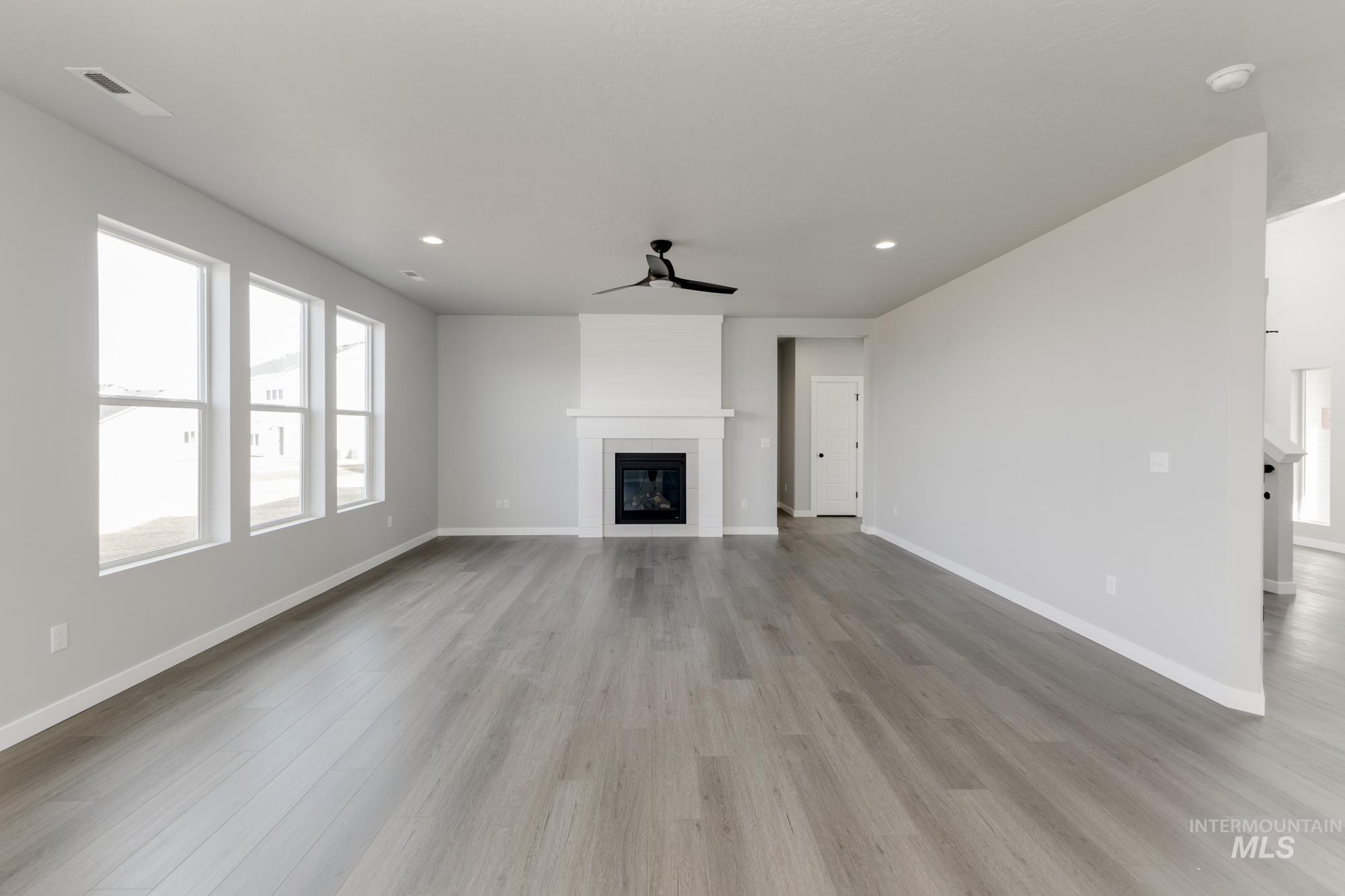 13726 Oliver Street Property Photo 10