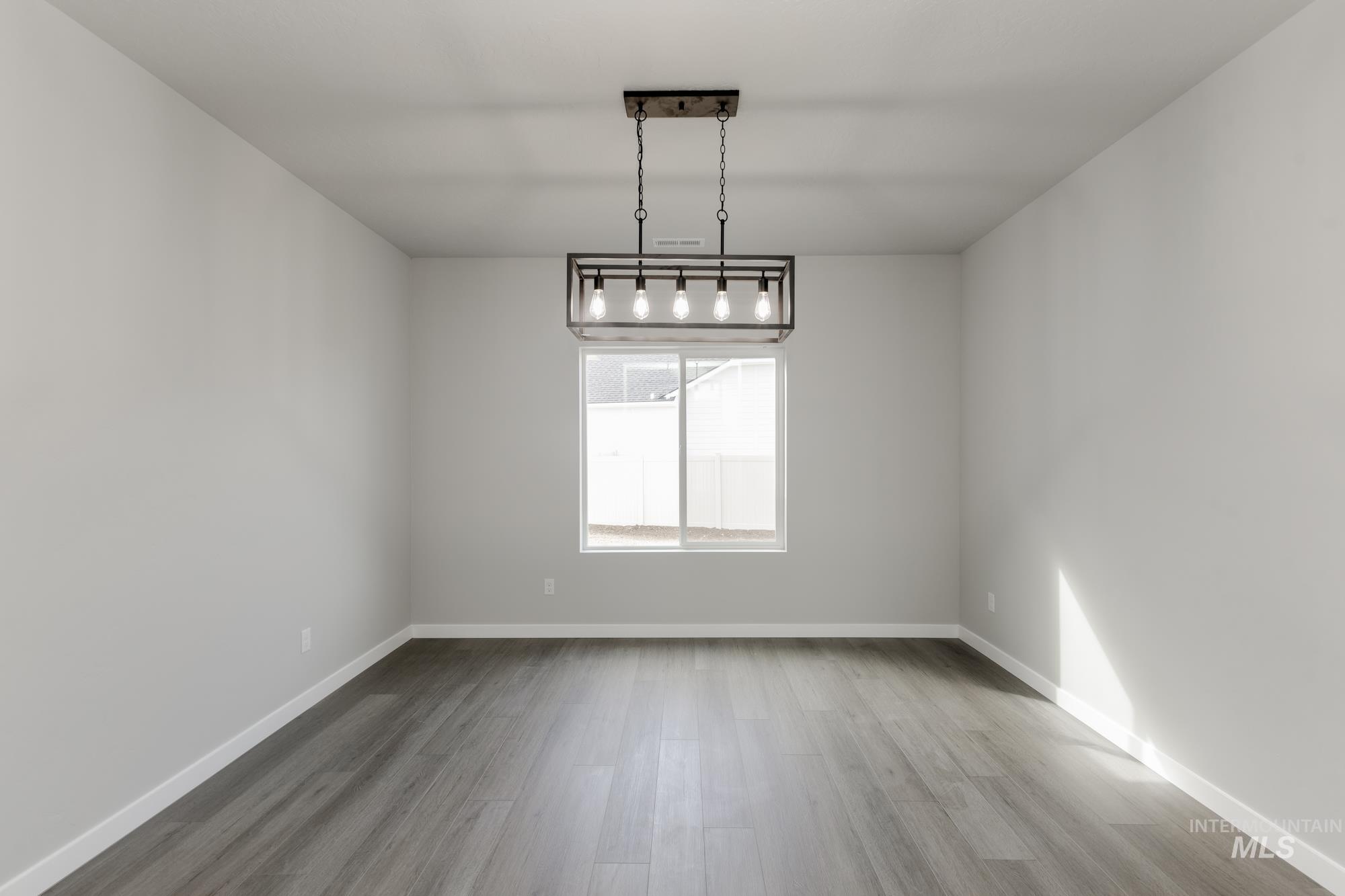 13726 Oliver Street Property Photo 11