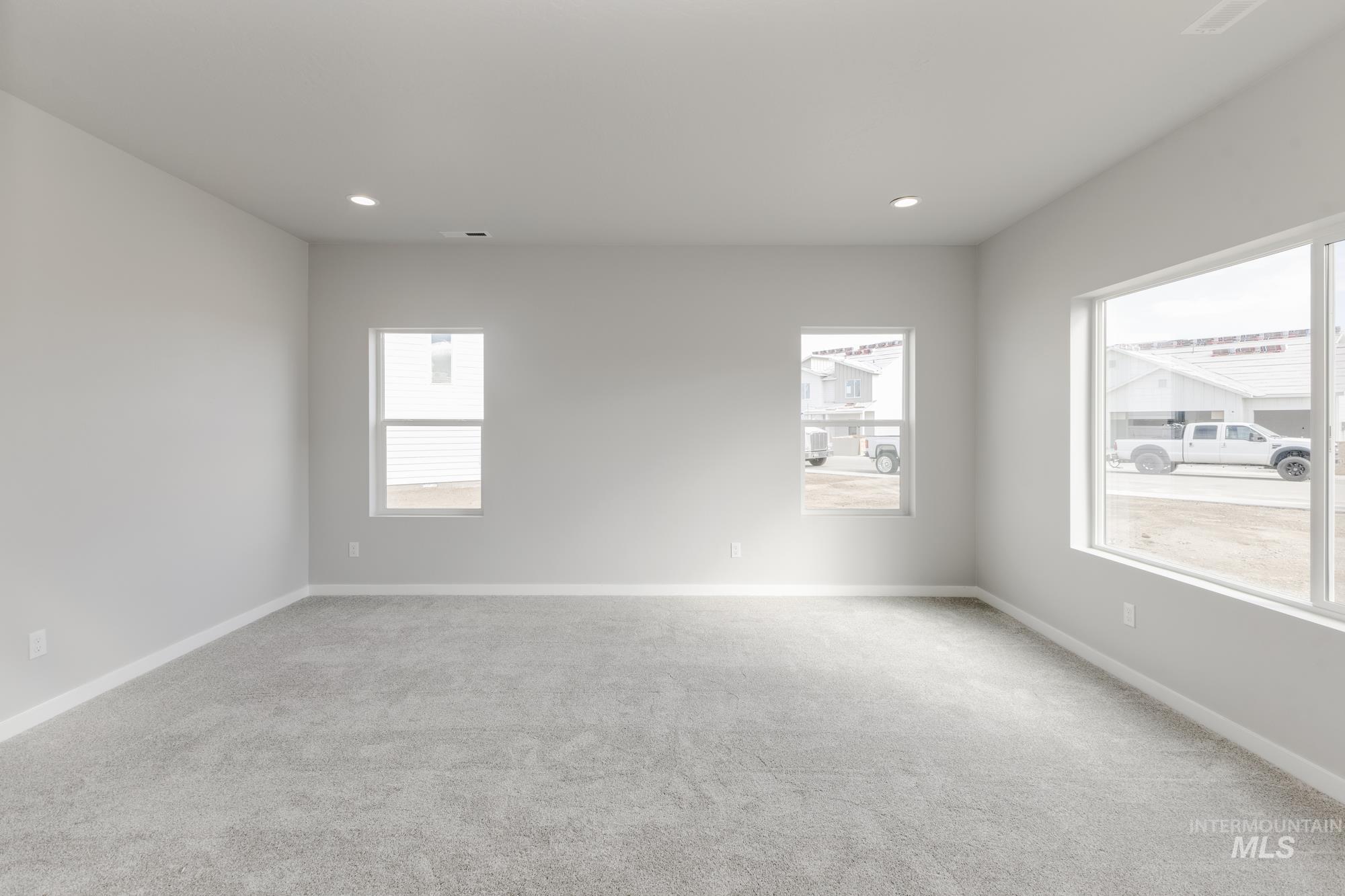 13726 Oliver Street Property Photo 13