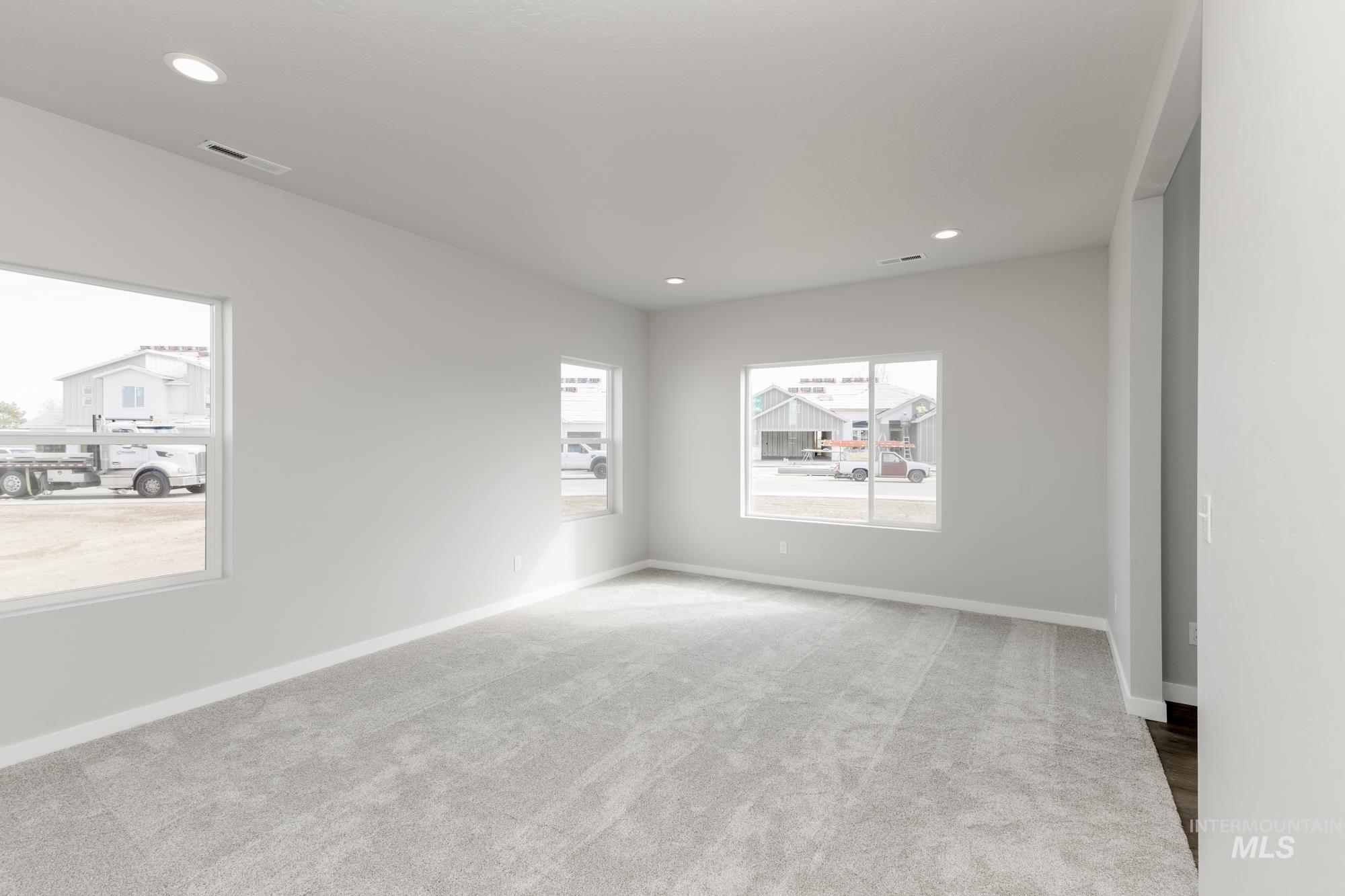 13726 Oliver Street Property Photo 14