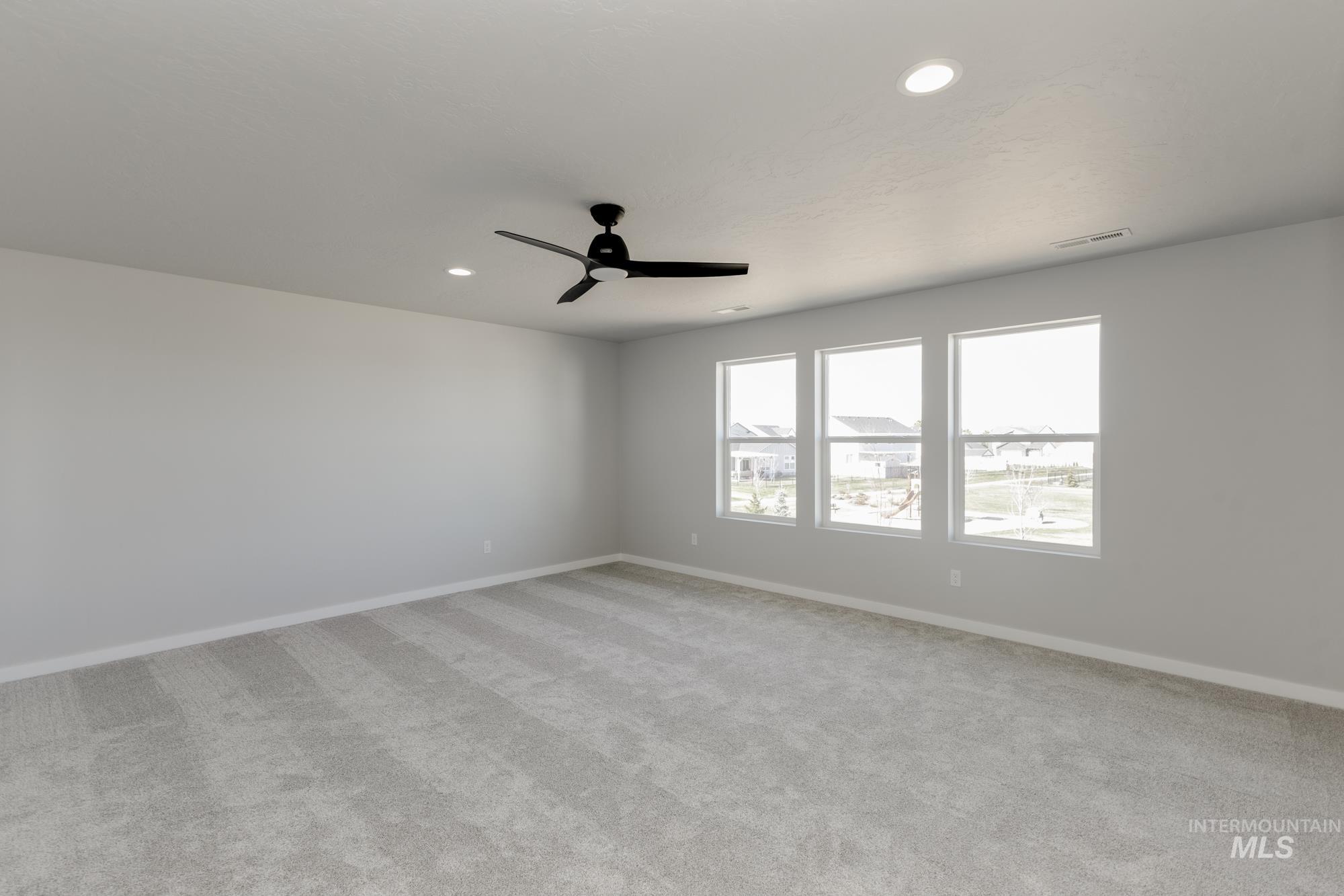 13726 Oliver Street Property Photo 25