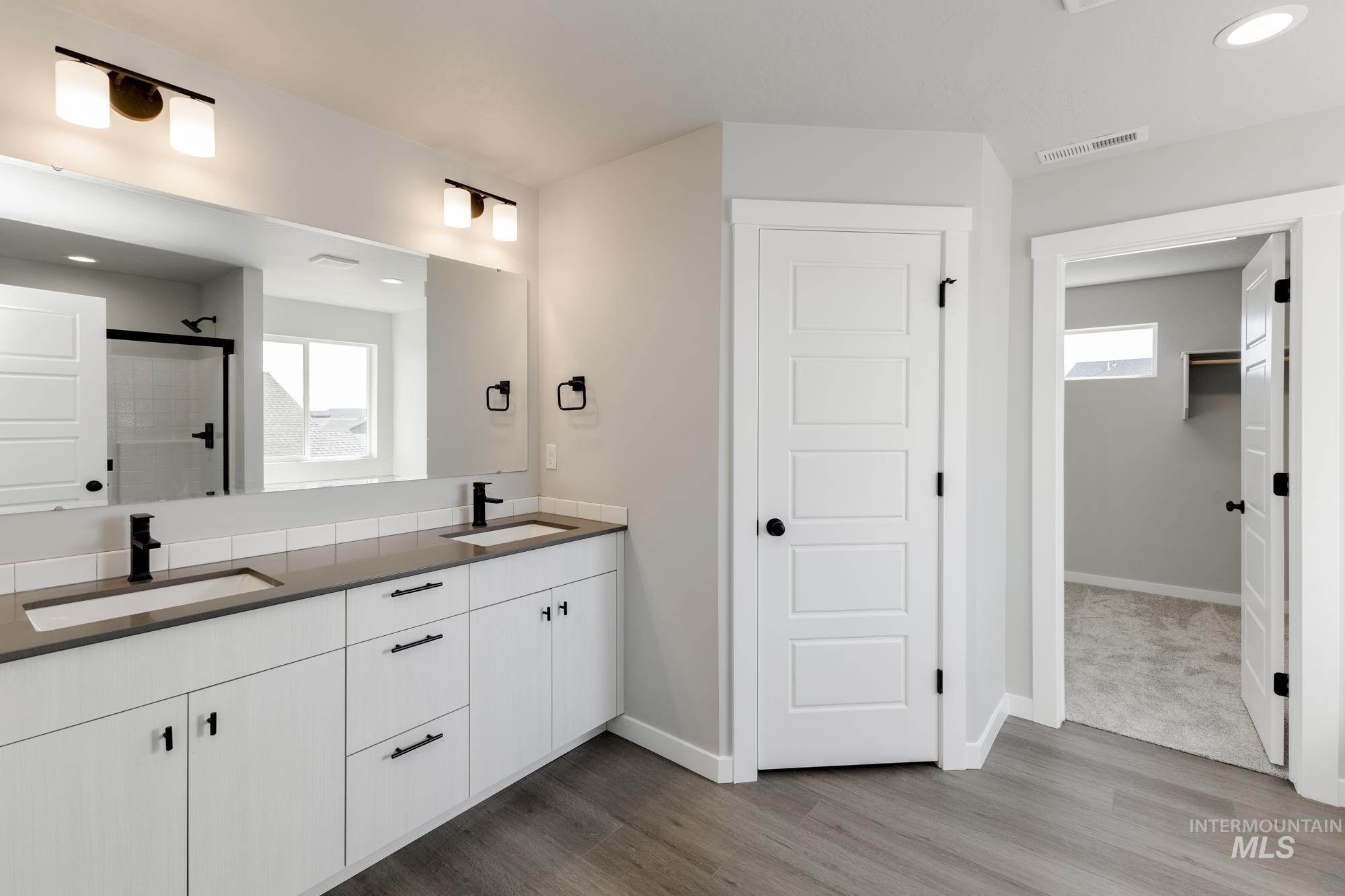 13726 Oliver Street Property Photo 28