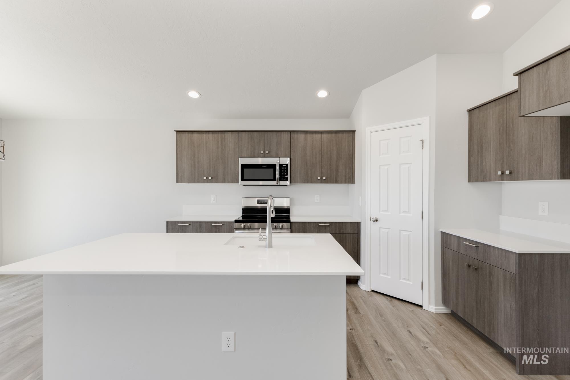 13389 Regrade St Property Photo 5