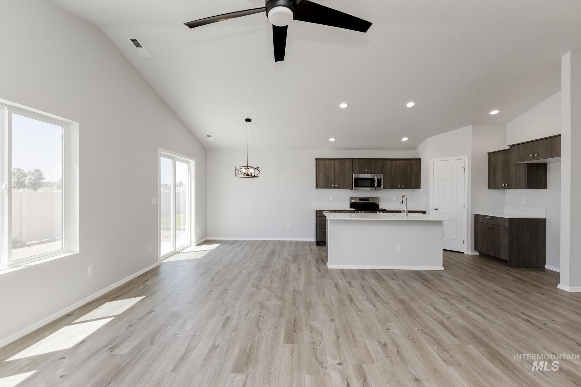 13389 Regrade St Property Photo 6