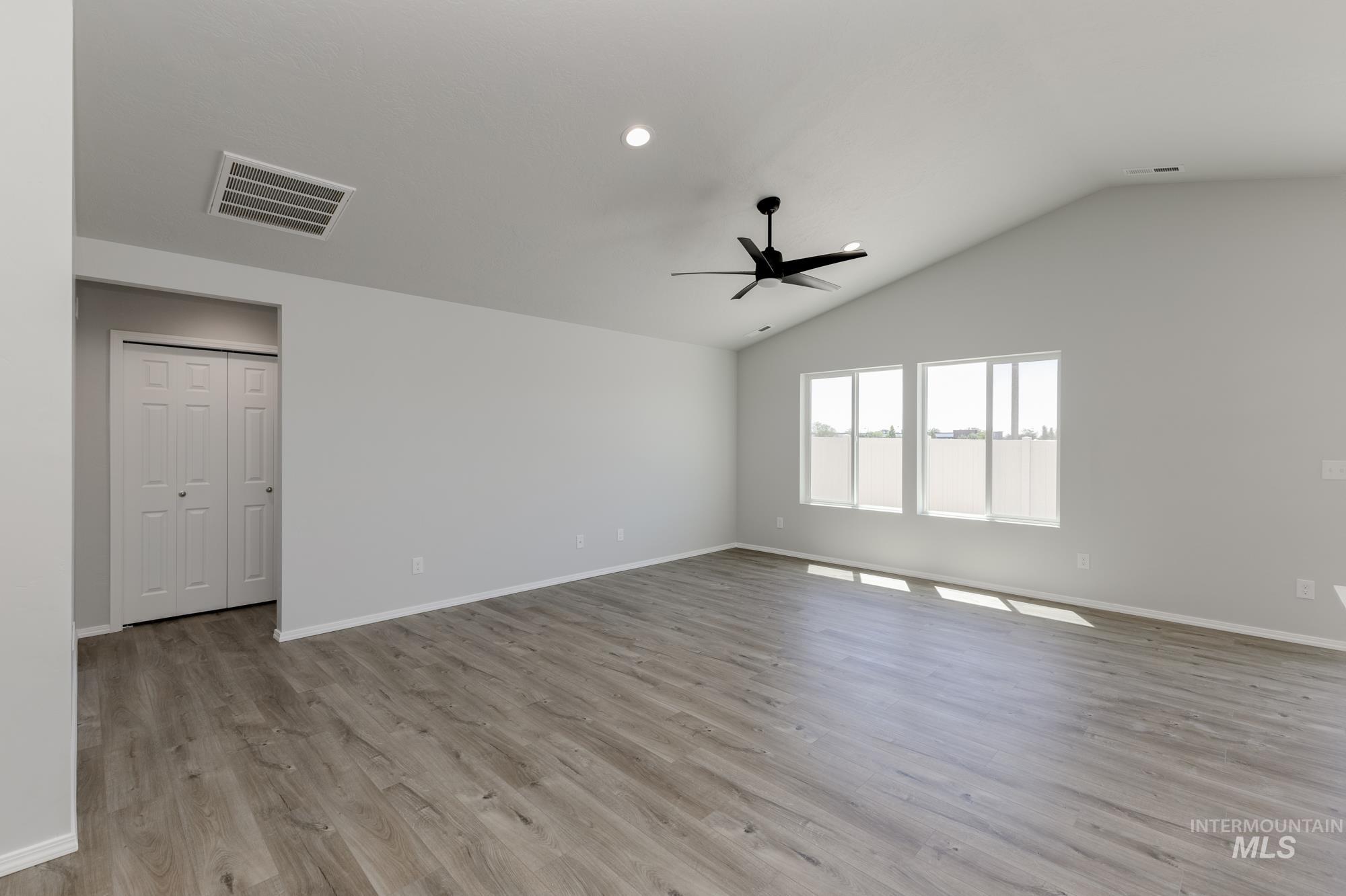 13389 Regrade St Property Photo 7